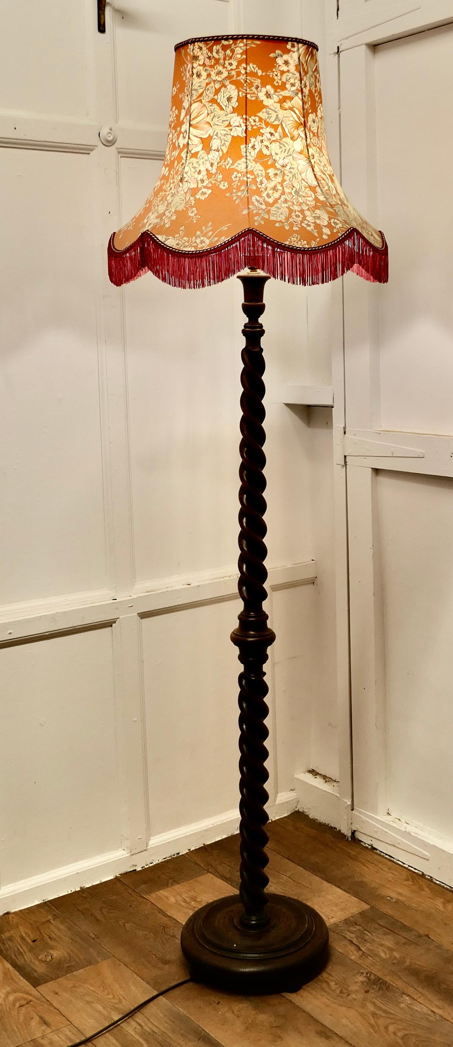 Oak Barley Twist Floor Lamp, Standard Lamp

 A skilfully turned piece of Oak, this lamp stands on a turned wooden base, it is in good condition, the wiring is good, this is a very fine quality lamp
The lamp is 63” high to the bayonet and the base is