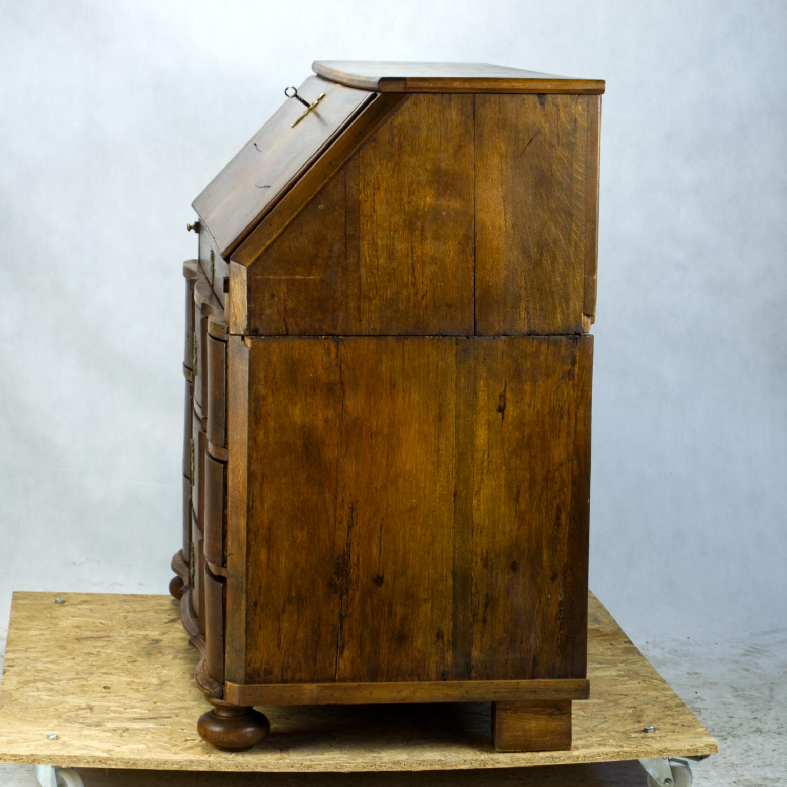 Oak Baroque Serpentine Writing Chest Bureau, circa 1800 4