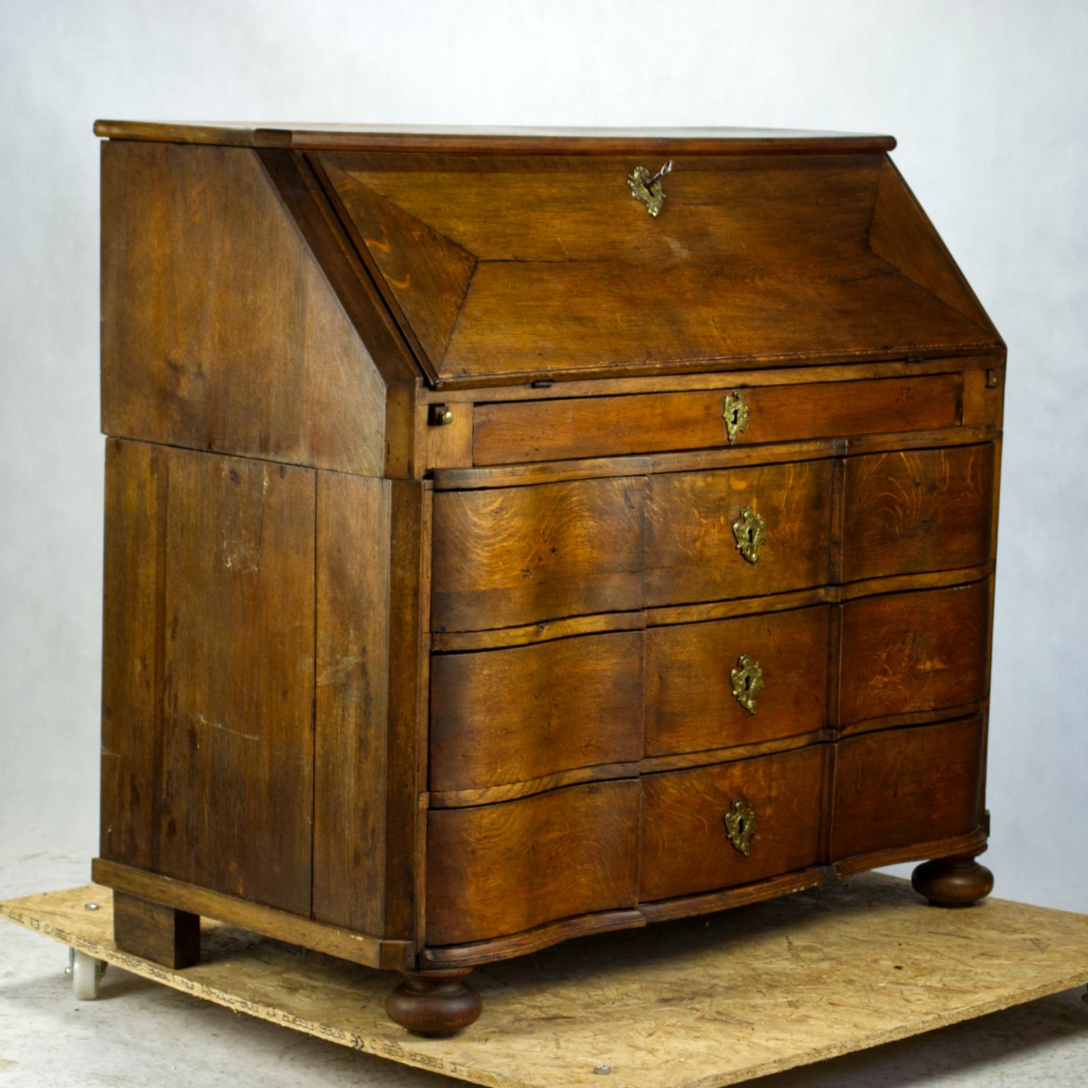 Oak Baroque Serpentine Writing Chest Bureau, circa 1800 7