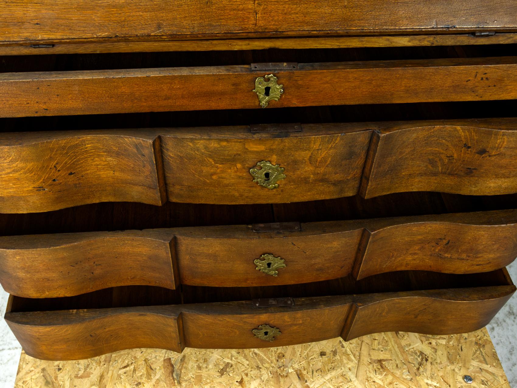 Oak Baroque Serpentine Writing Chest Bureau, circa 1800 1