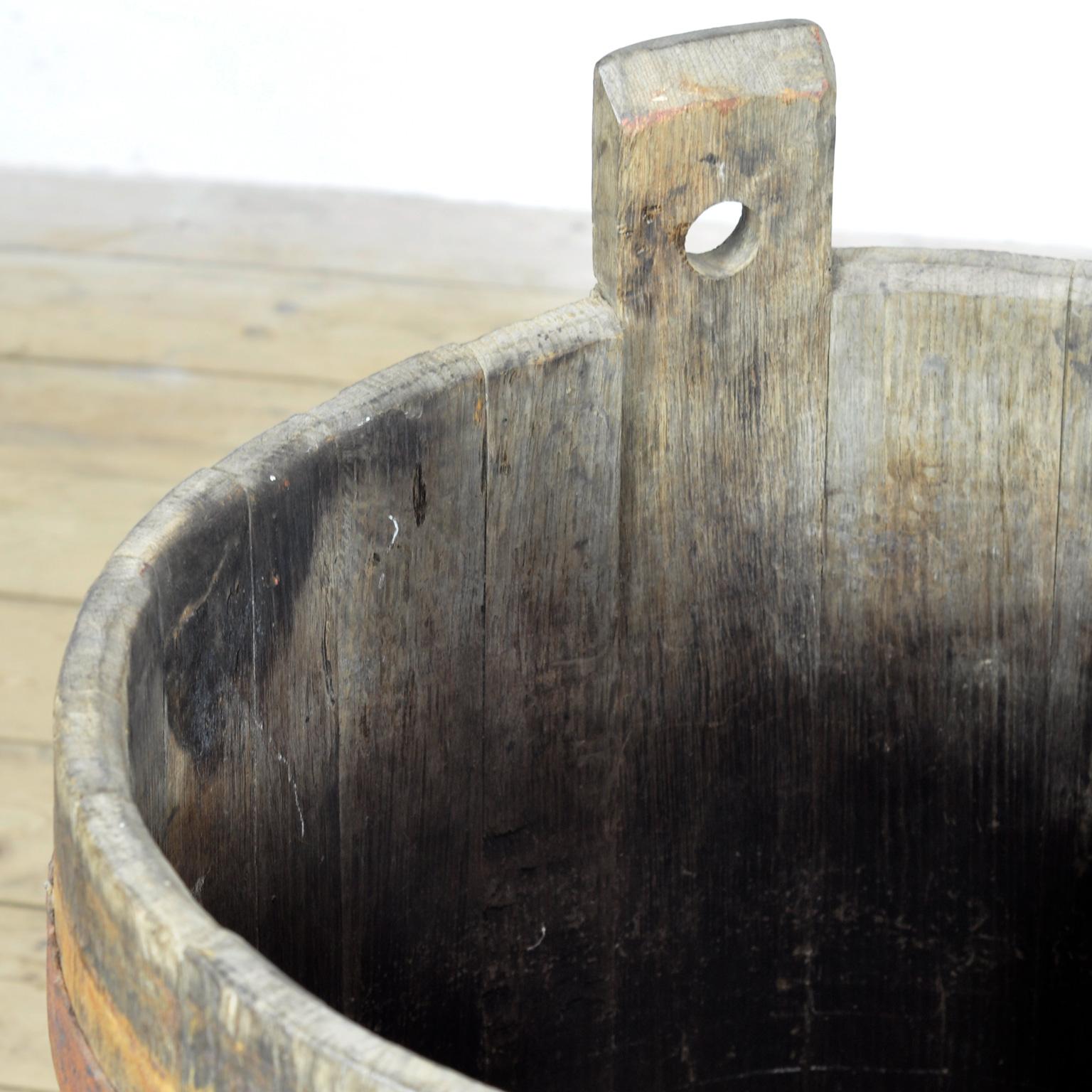 Oak barrel/planter, circa 1920 In Fair Condition For Sale In Amsterdam, Noord Holland