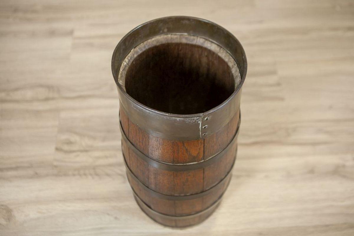 Oak Barrel Umbrella Stand From the Early 20th Century In Good Condition In Opole, PL