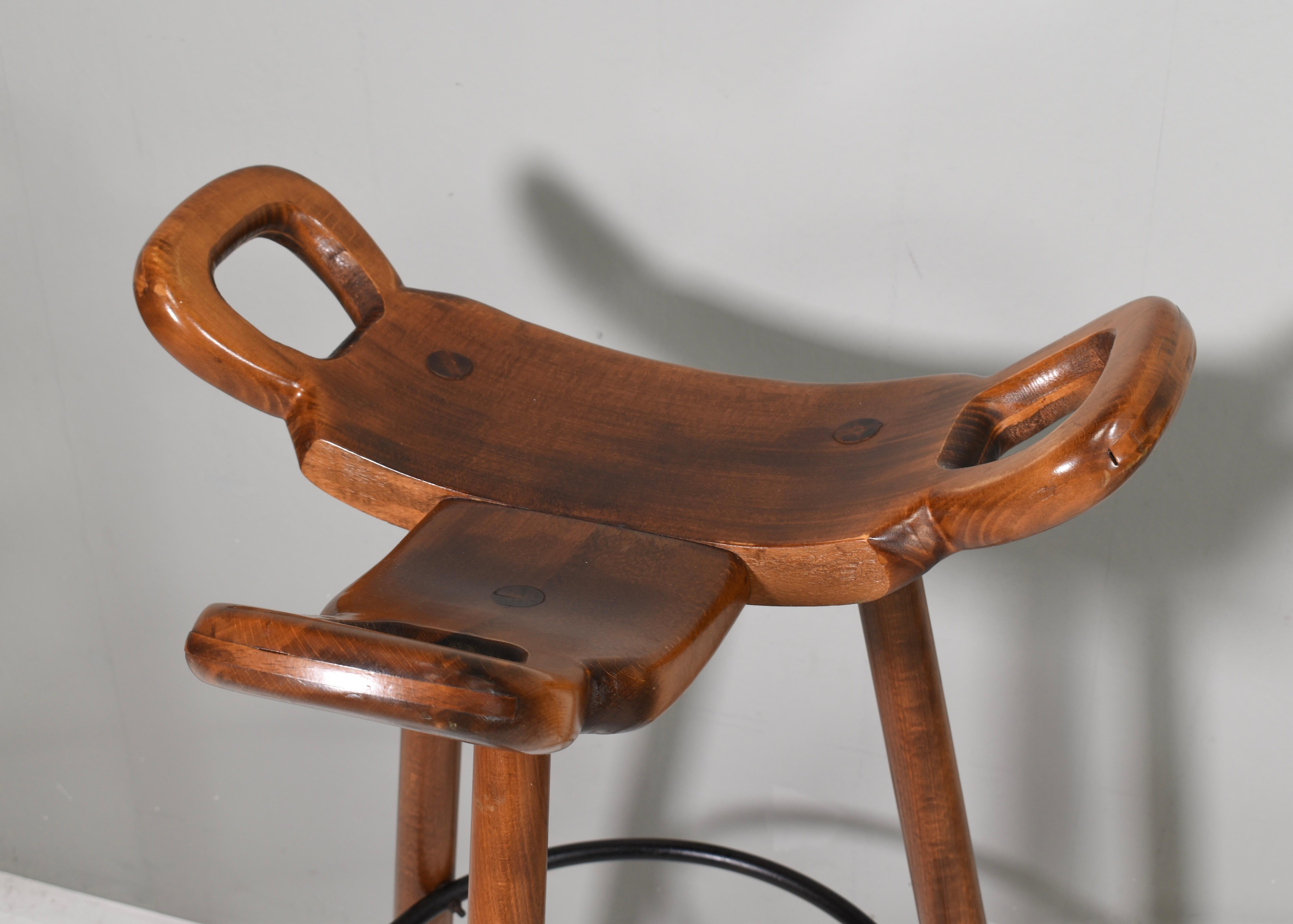 Tabourets de bar en Oak dans le style de Sergio Rodrigues, Espagne / Brésil - années 1970 en vente 4