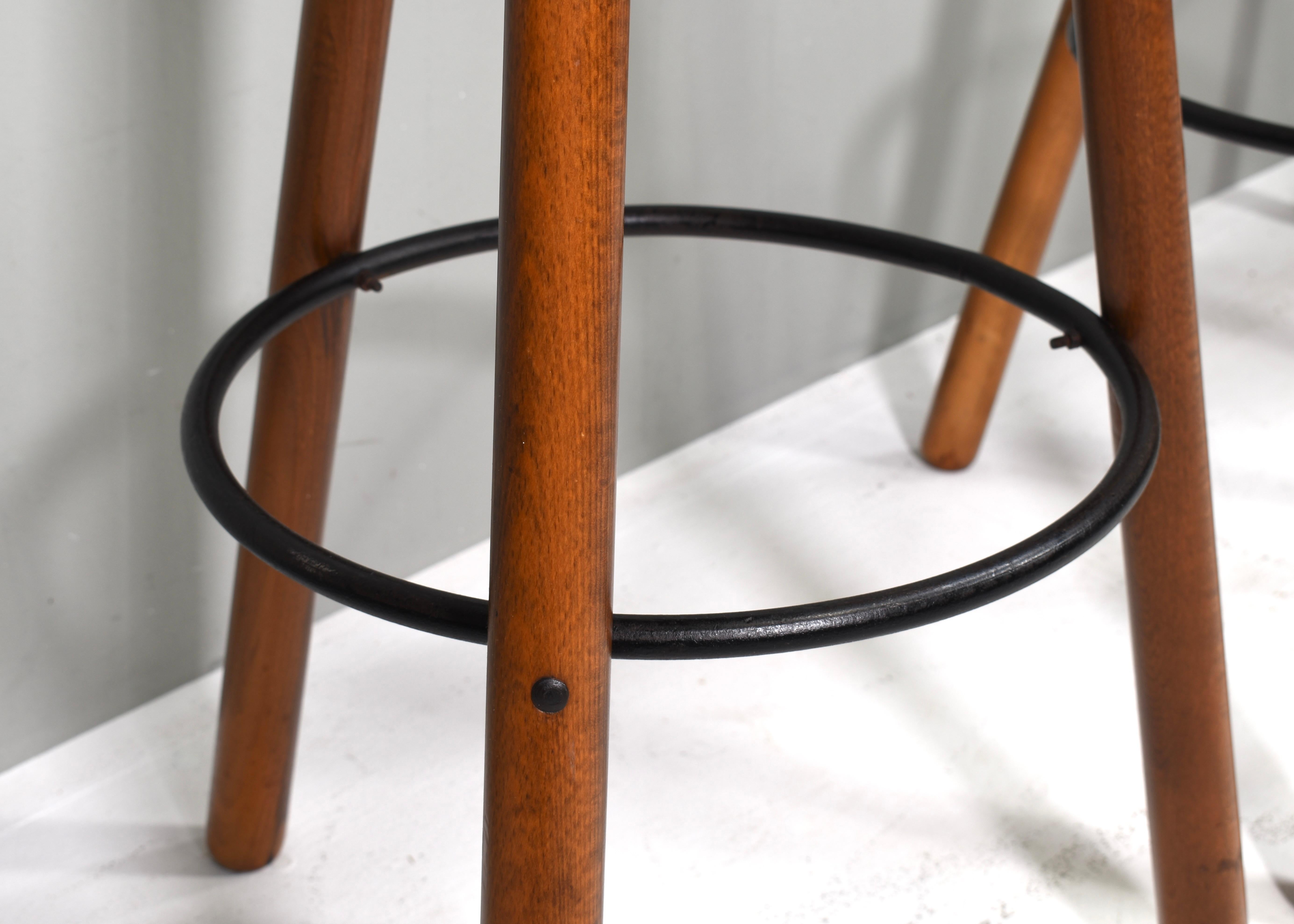 Tabourets de bar en Oak dans le style de Sergio Rodrigues, Espagne / Brésil - années 1970 en vente 10