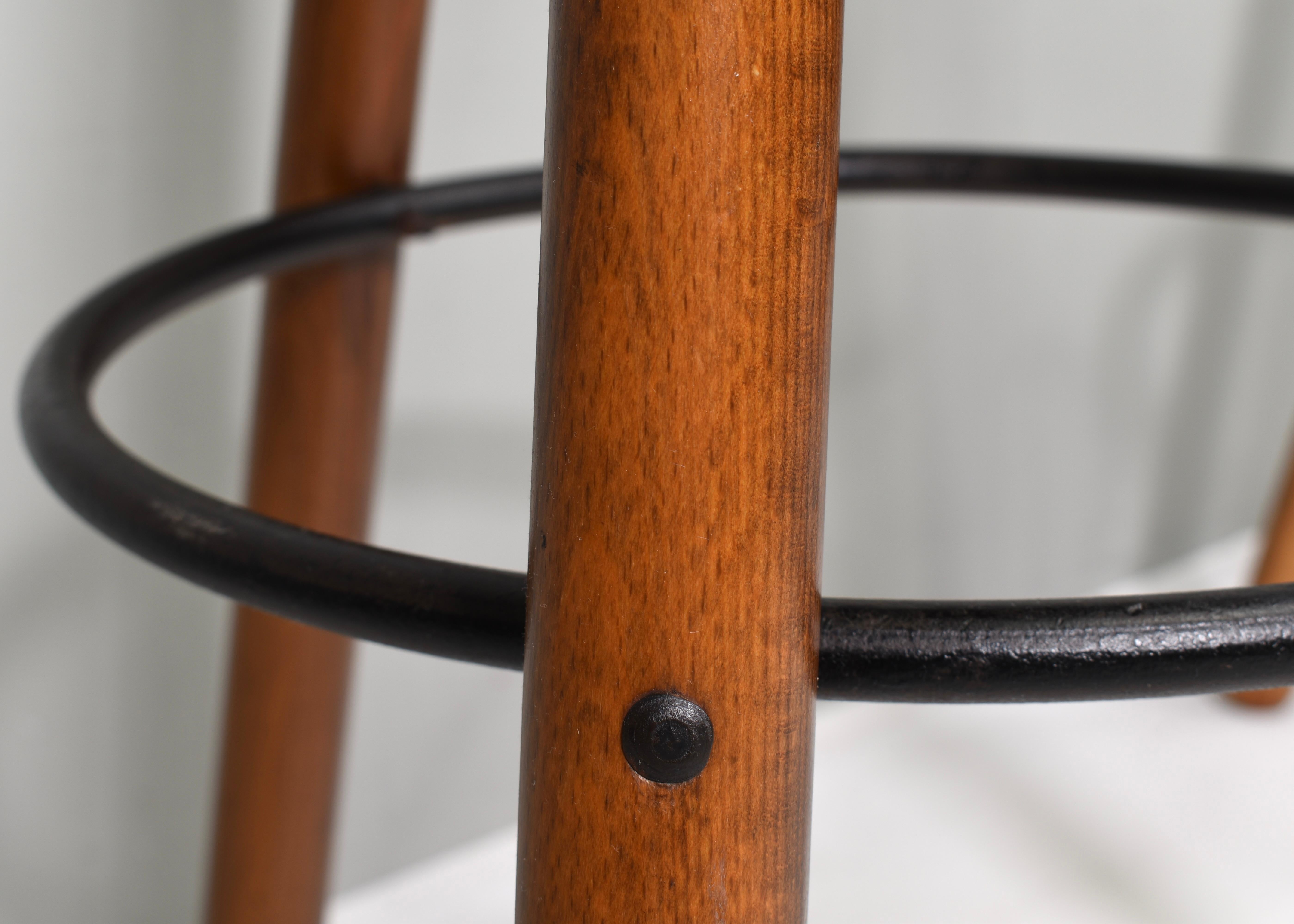 Tabourets de bar en Oak dans le style de Sergio Rodrigues, Espagne / Brésil - années 1970 en vente 11