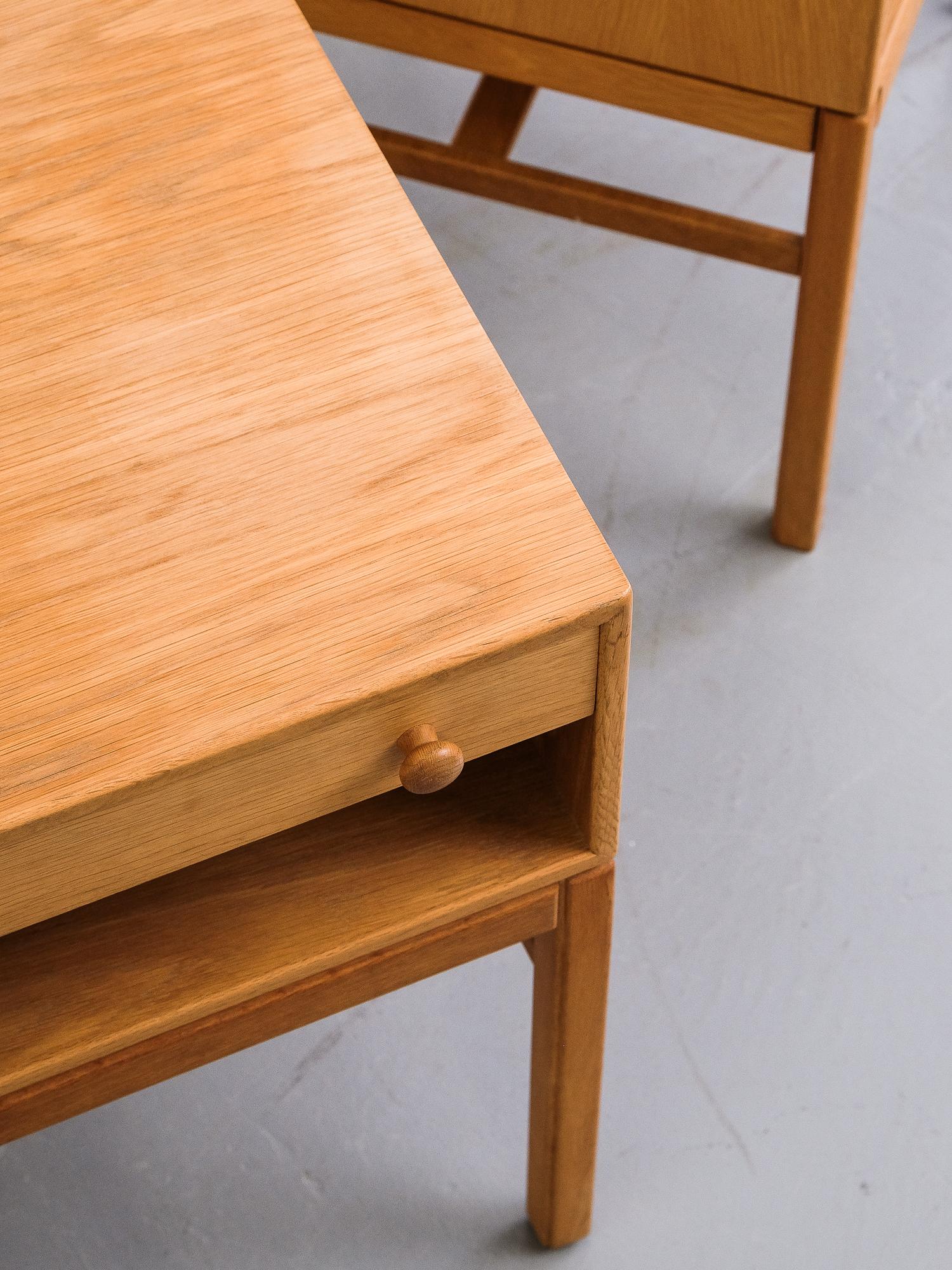 Oak Bedside Tables Model 