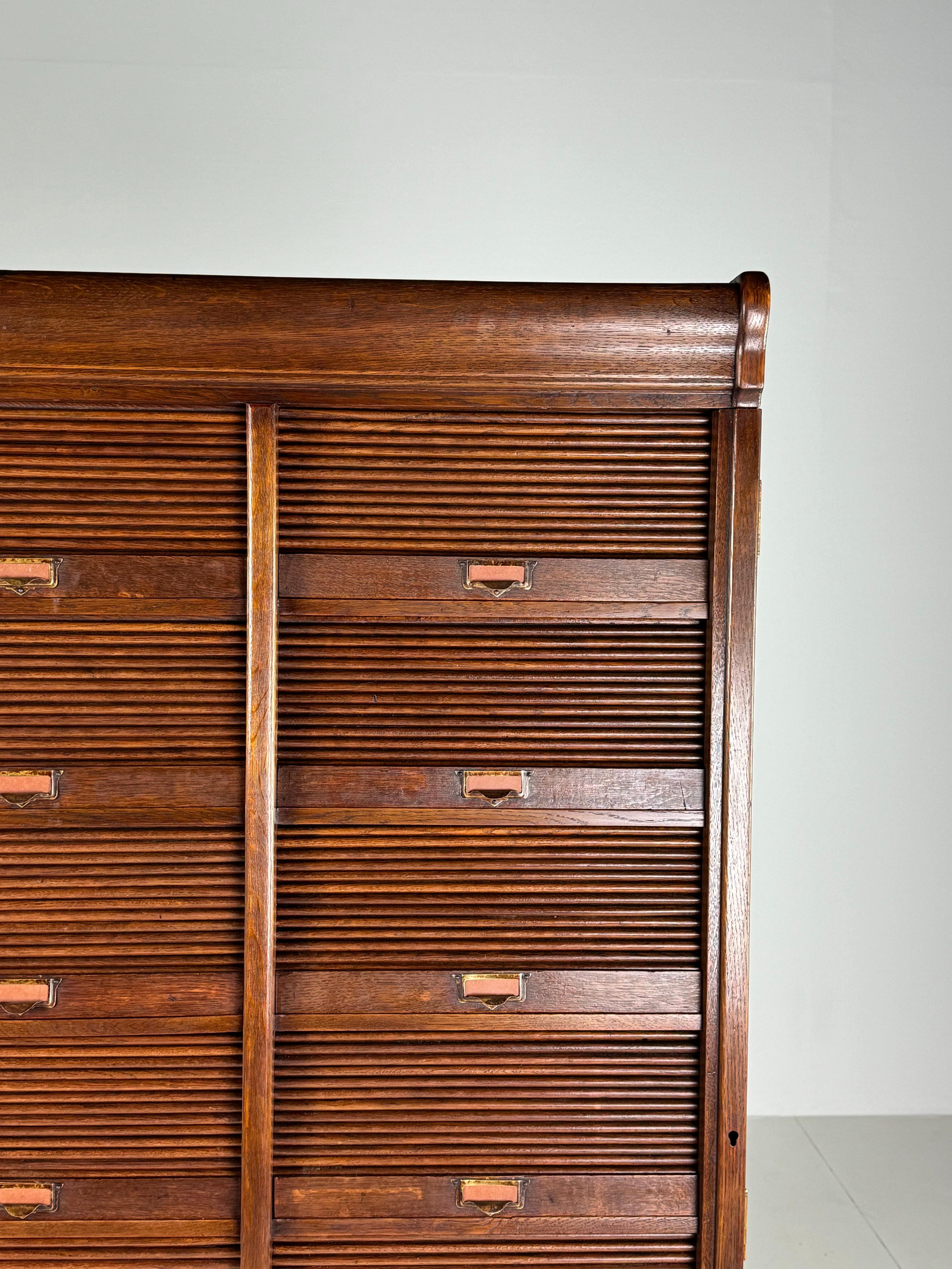 Oak Belgian filing cabinet For Sale 7