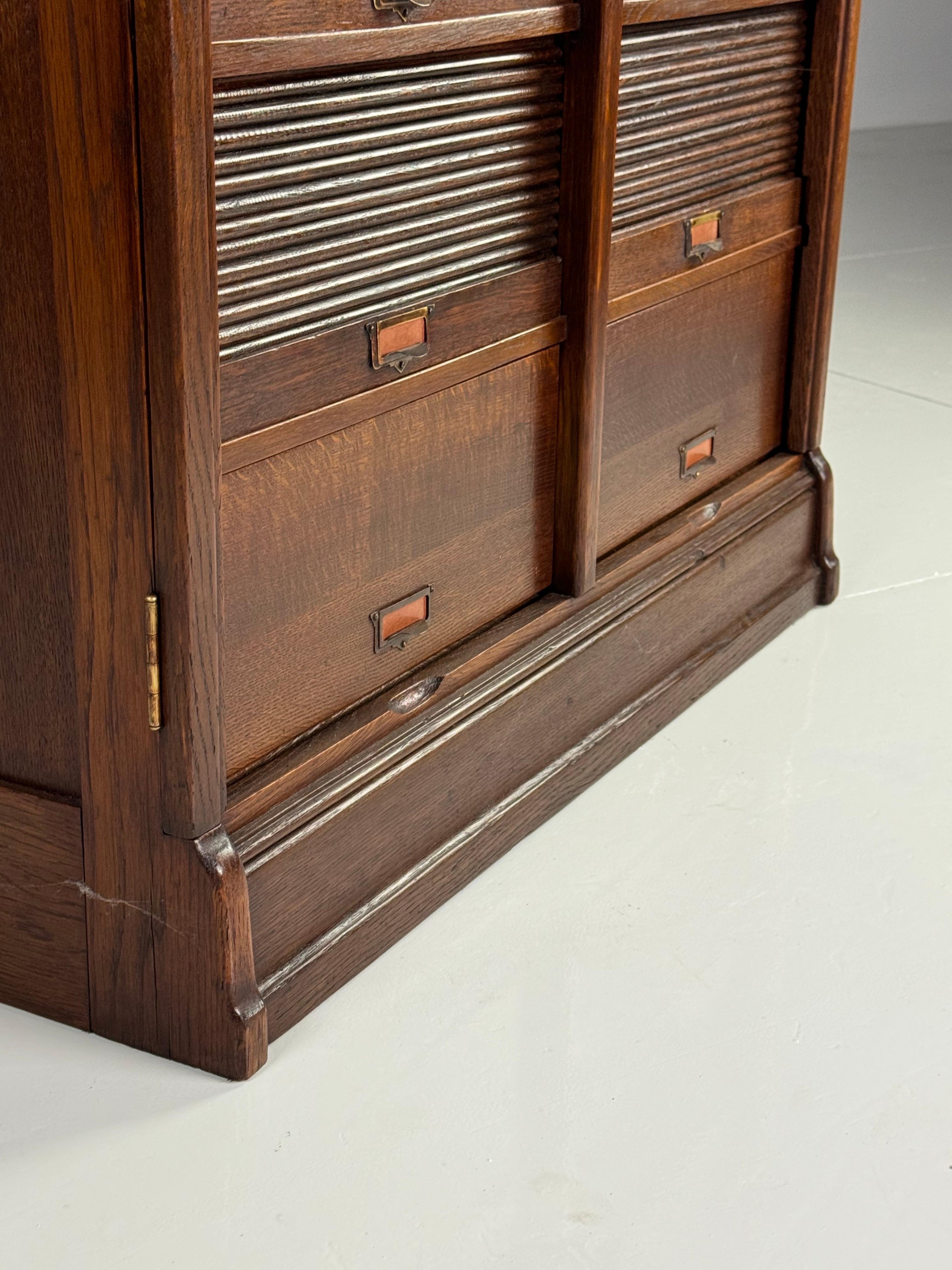 Oak Belgian filing cabinet In Excellent Condition For Sale In MILL, NL