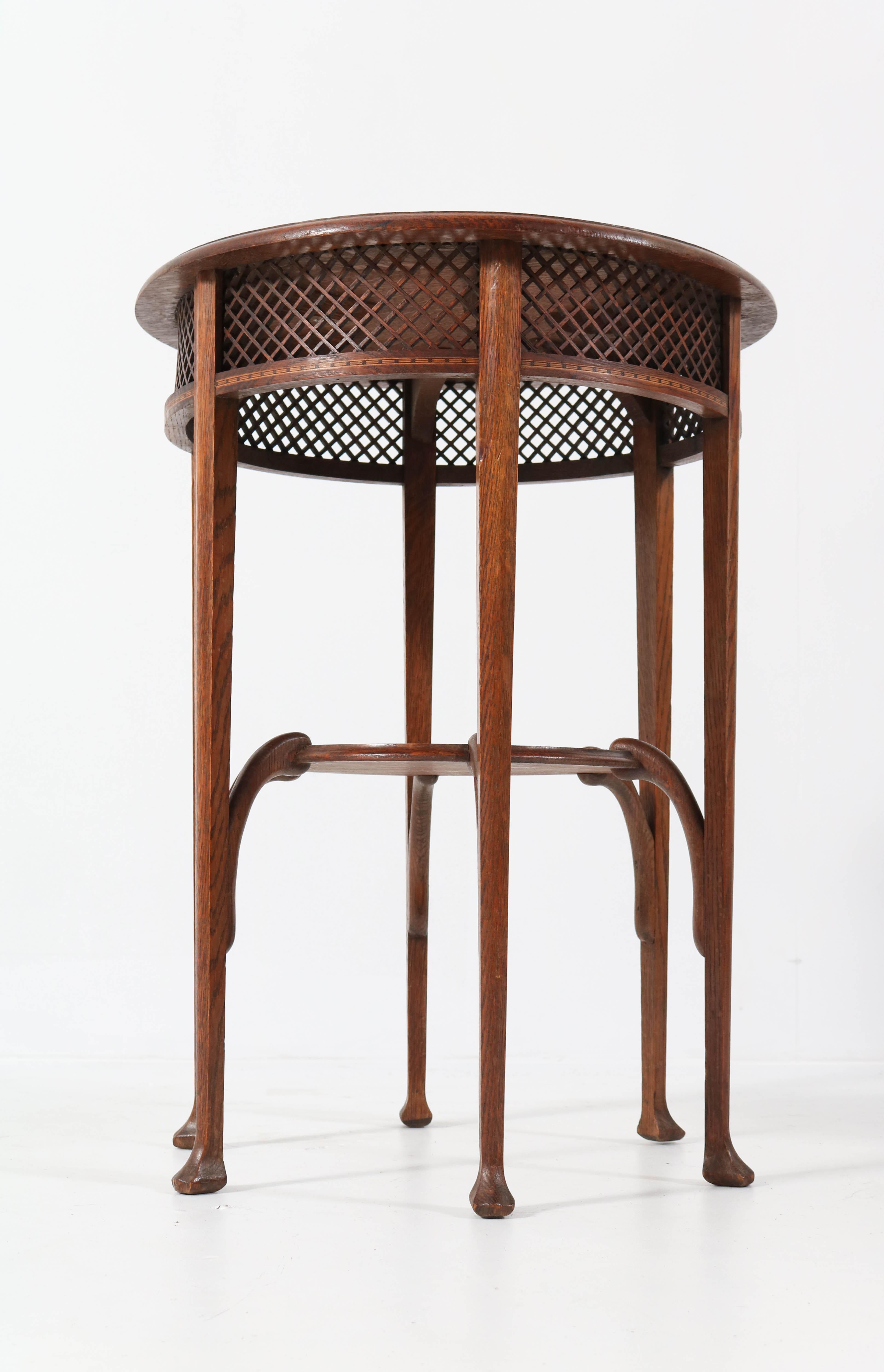 Oak Belgium Art Nouveau Coffee Table in the Style of Henry van de Velde, 1900s In Good Condition In Amsterdam, NL