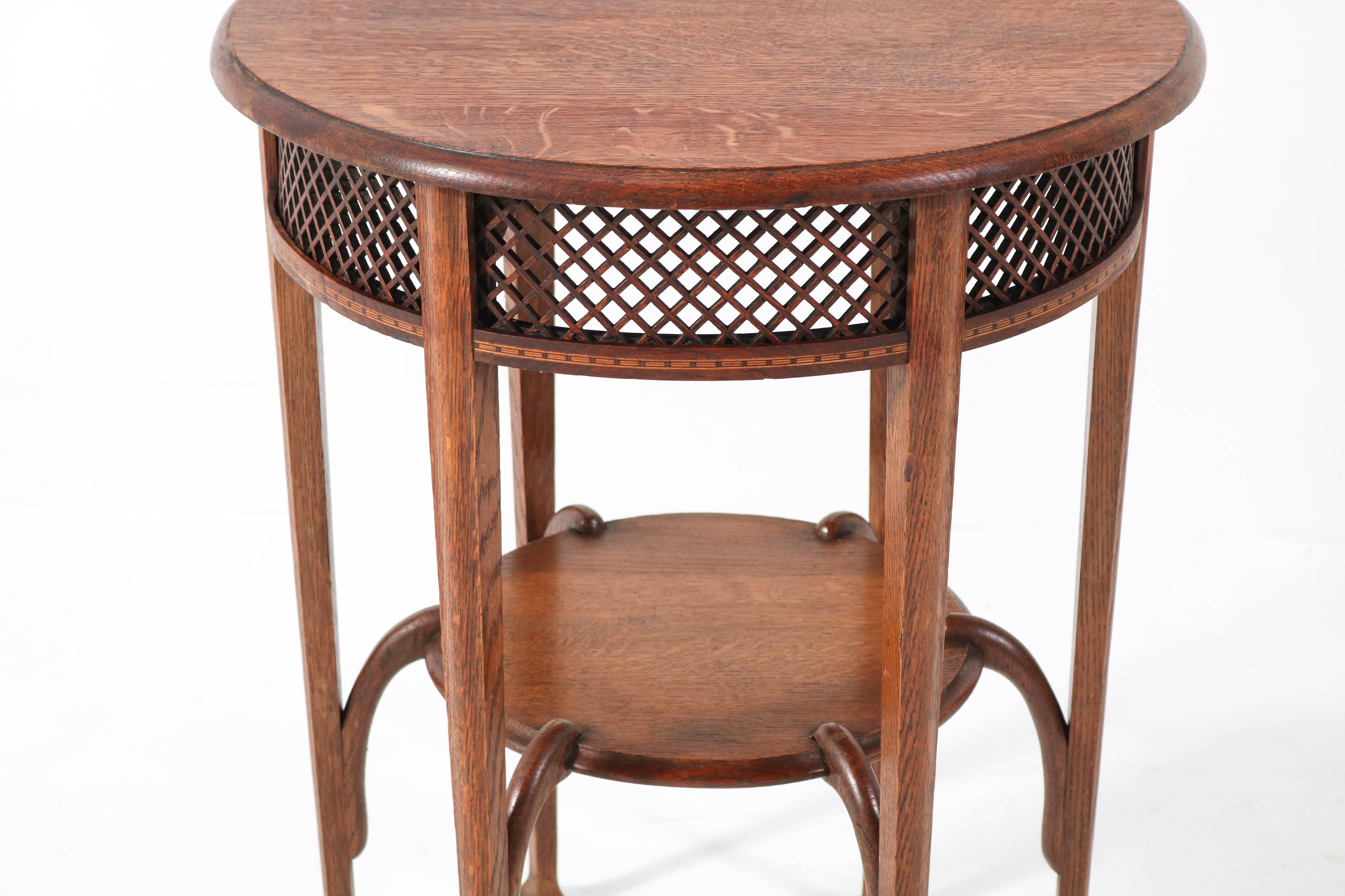 Early 20th Century Oak Belgium Art Nouveau Coffee Table in the Style of Henry van de Velde, 1900s