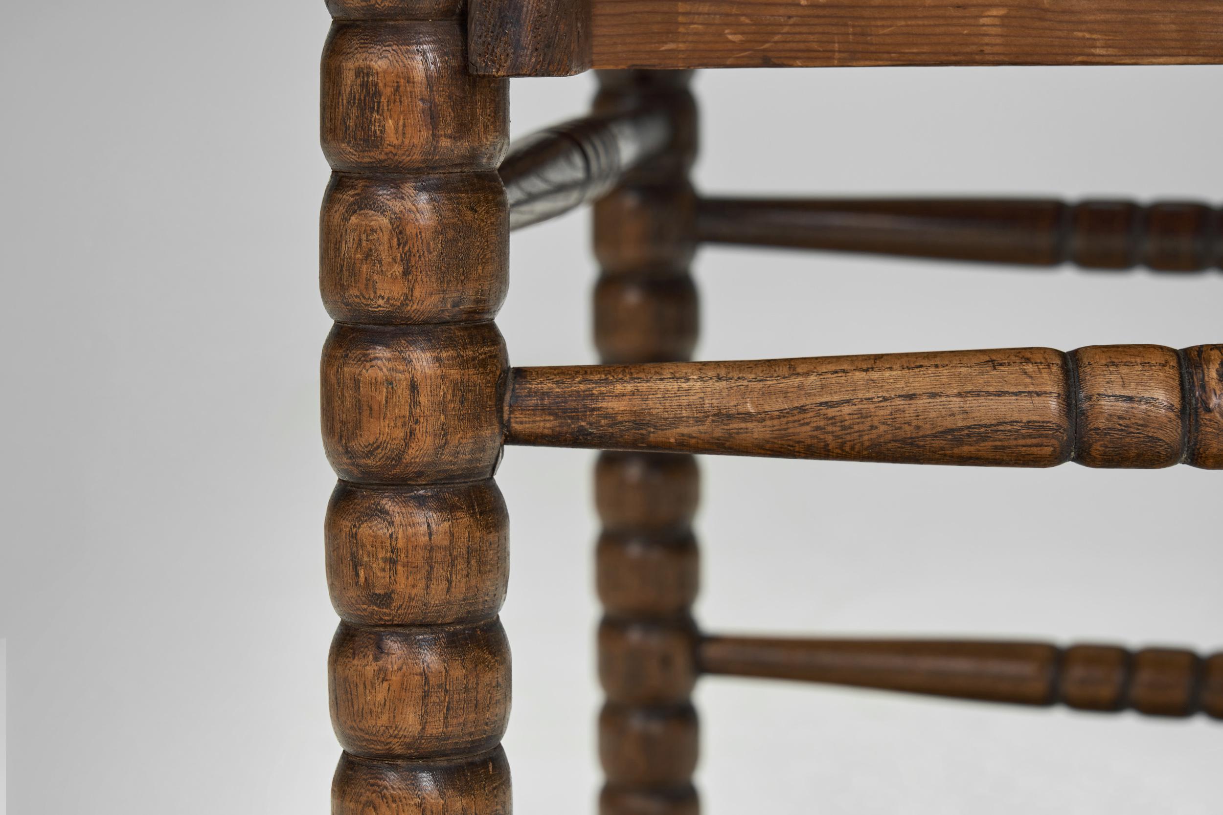 Poltrona in Oak con seduta in vimini, Paesi Bassi, anni '30 in vendita 10