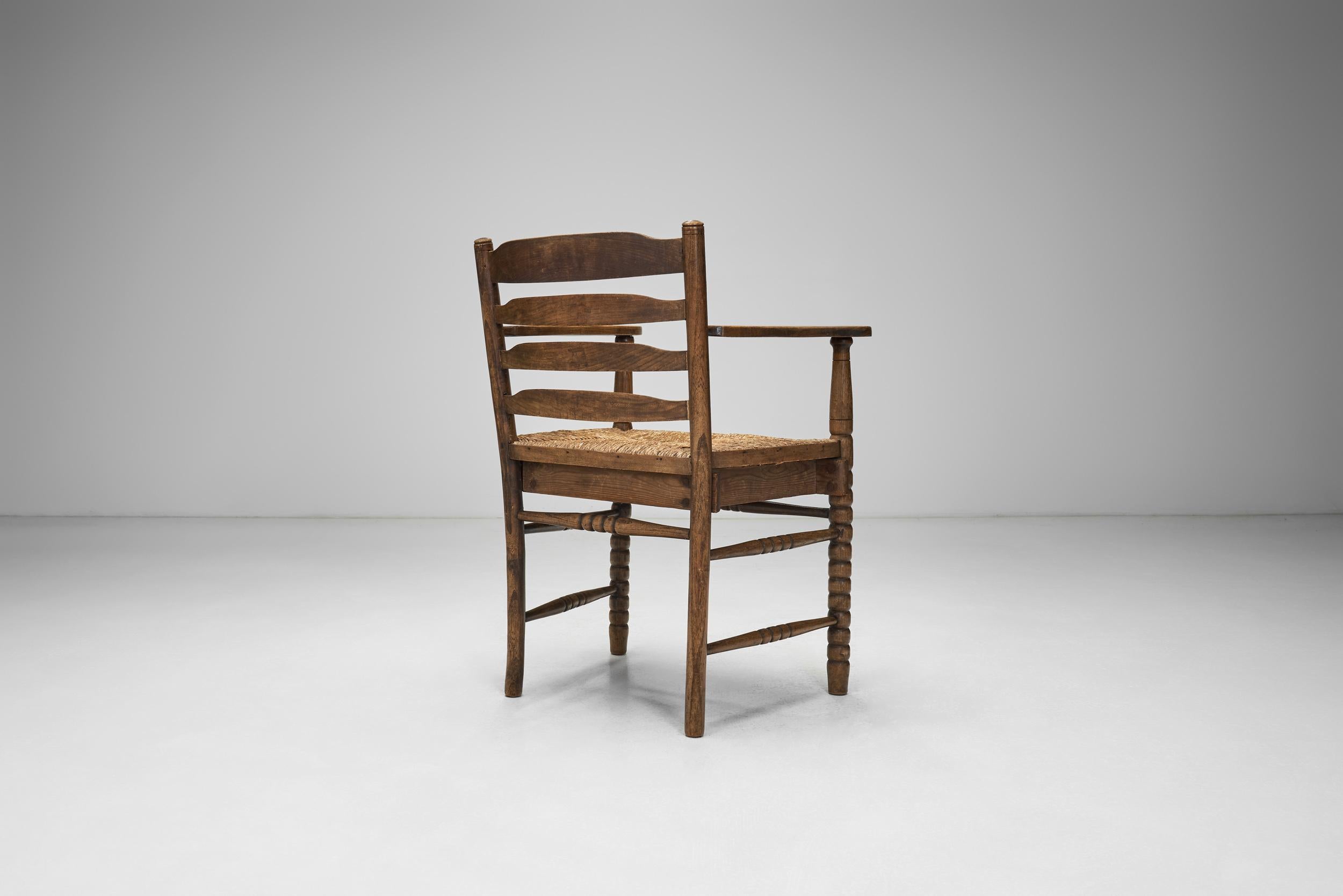 Metà XX secolo Poltrona in Oak con seduta in vimini, Paesi Bassi, anni '30 in vendita