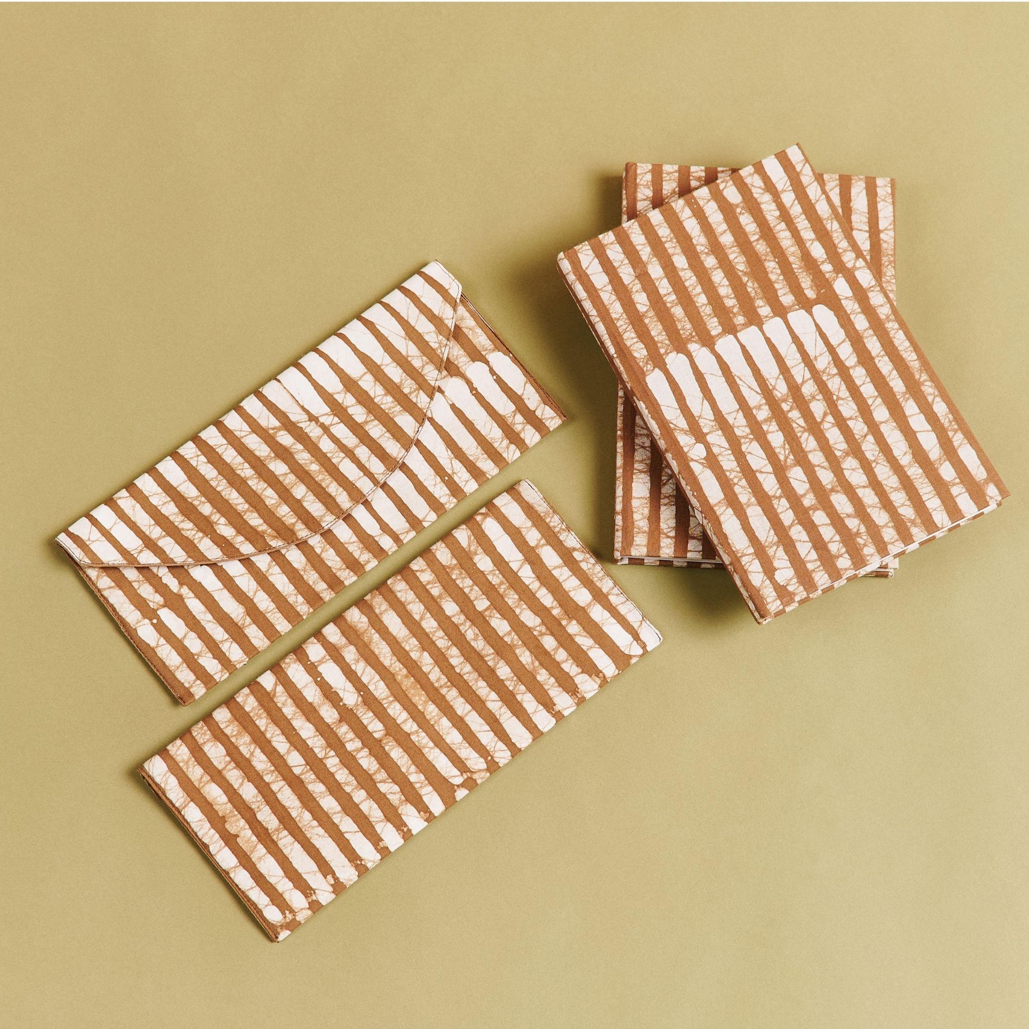 Oak Brown Stripes Wax Block Printed Modern Artisanal Envelope Pouch (pochette d'enveloppe) Pour femmes en vente