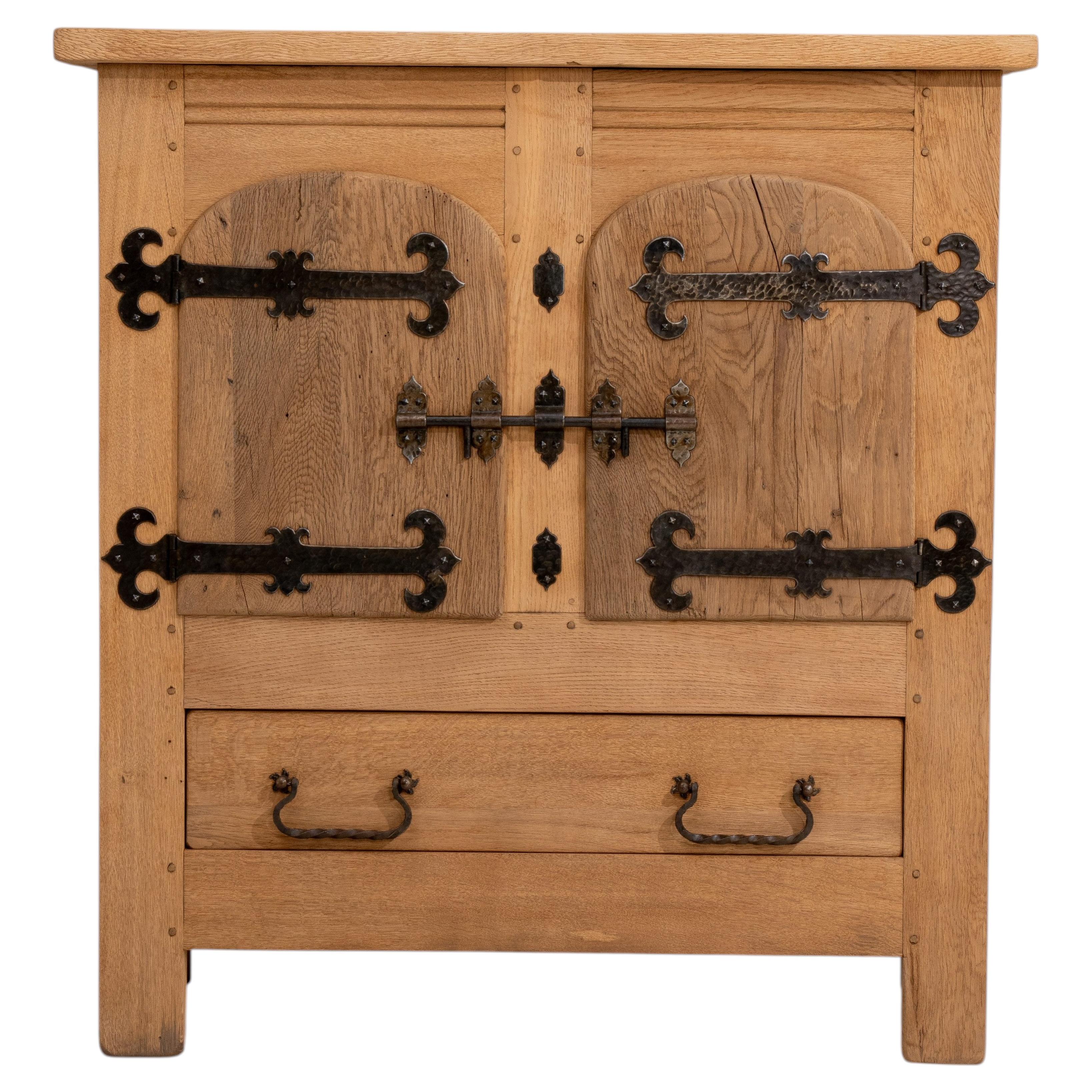 Credenza in rovere in stile brutalista, design di grandi dimensioni, Francia, intorno al 1970