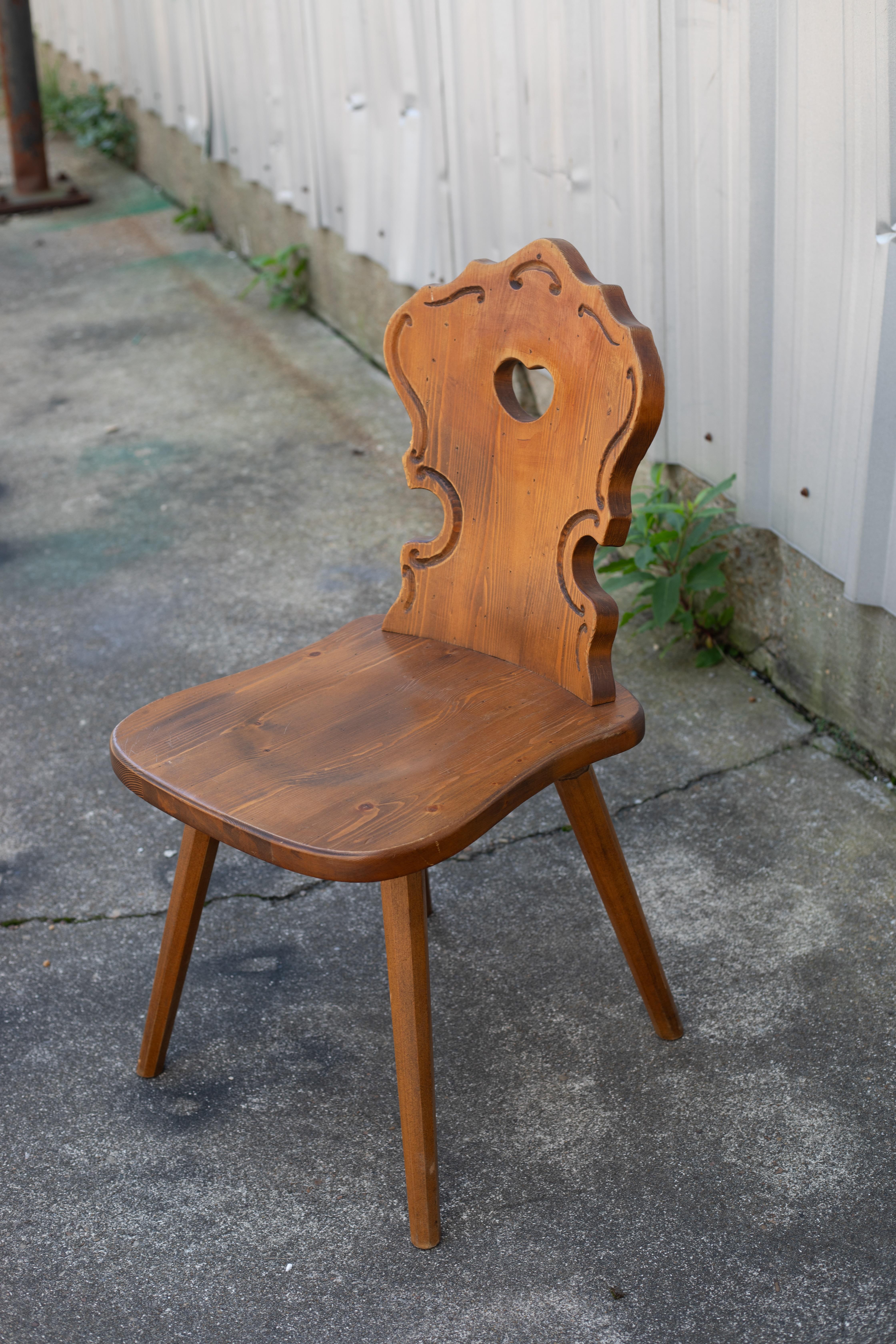 Set of 6 oak brutalist dining chairs from 1960s Europe. Seat width, 17