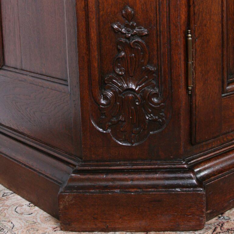 19th Century Oak Buffet Hutch with Elegant Carved Detail, Circa 1850 For Sale