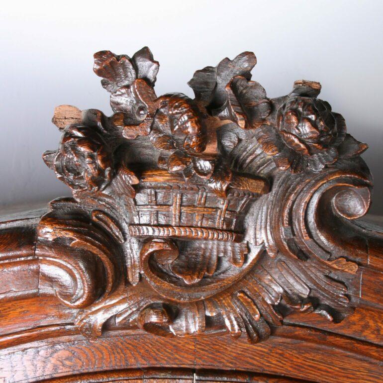 Oak Buffet Hutch with Elegant Carved Detail, Circa 1850 For Sale 1
