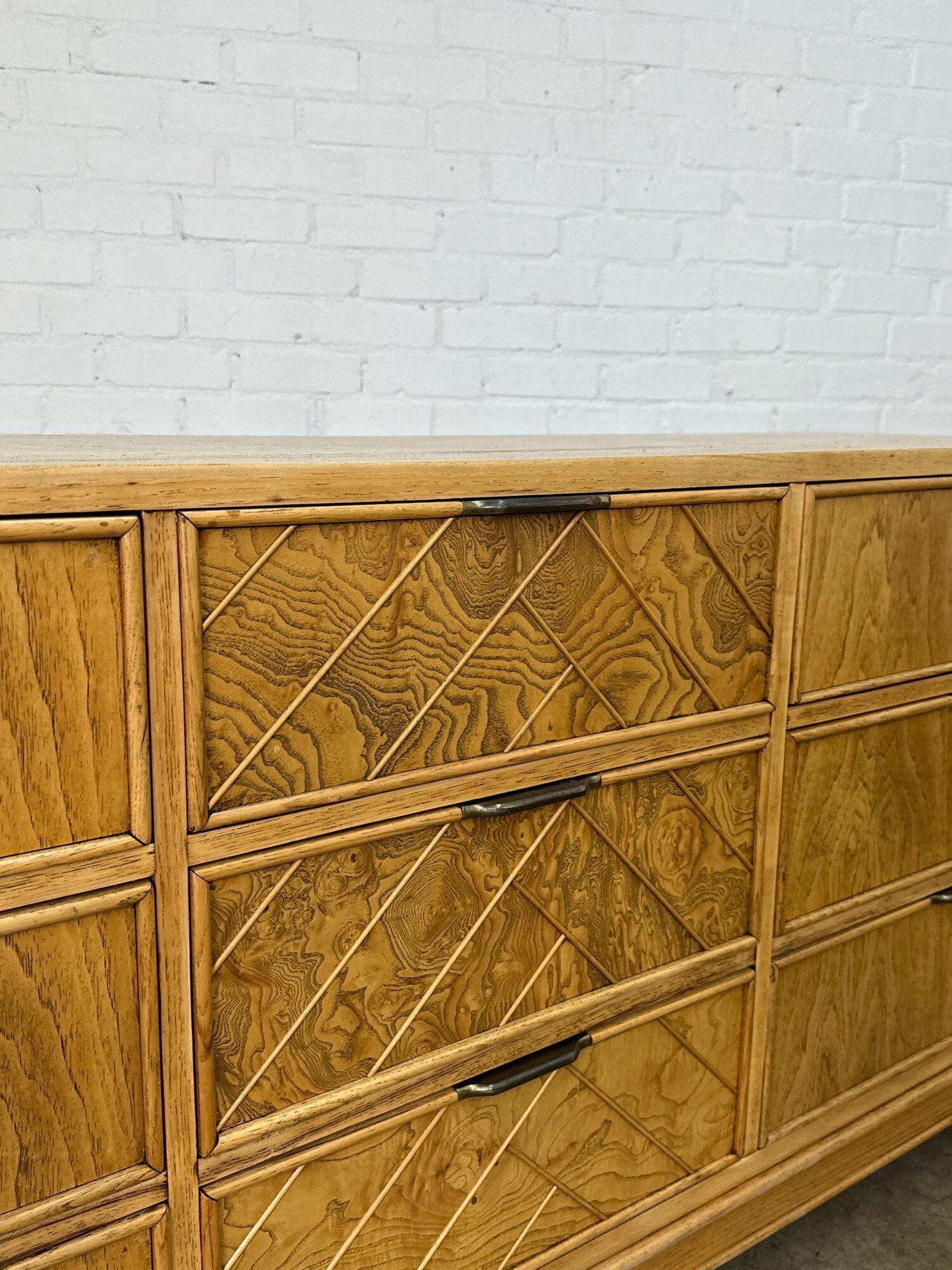 W70 D19 H31.5

1970’s Fully refinished nine drawer dresser by American of Martinsville. Made from oak and Burl wood. Item is structurally sound and sturdy. 
