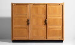 Armoire en chêne de Guillerme et Chambron
