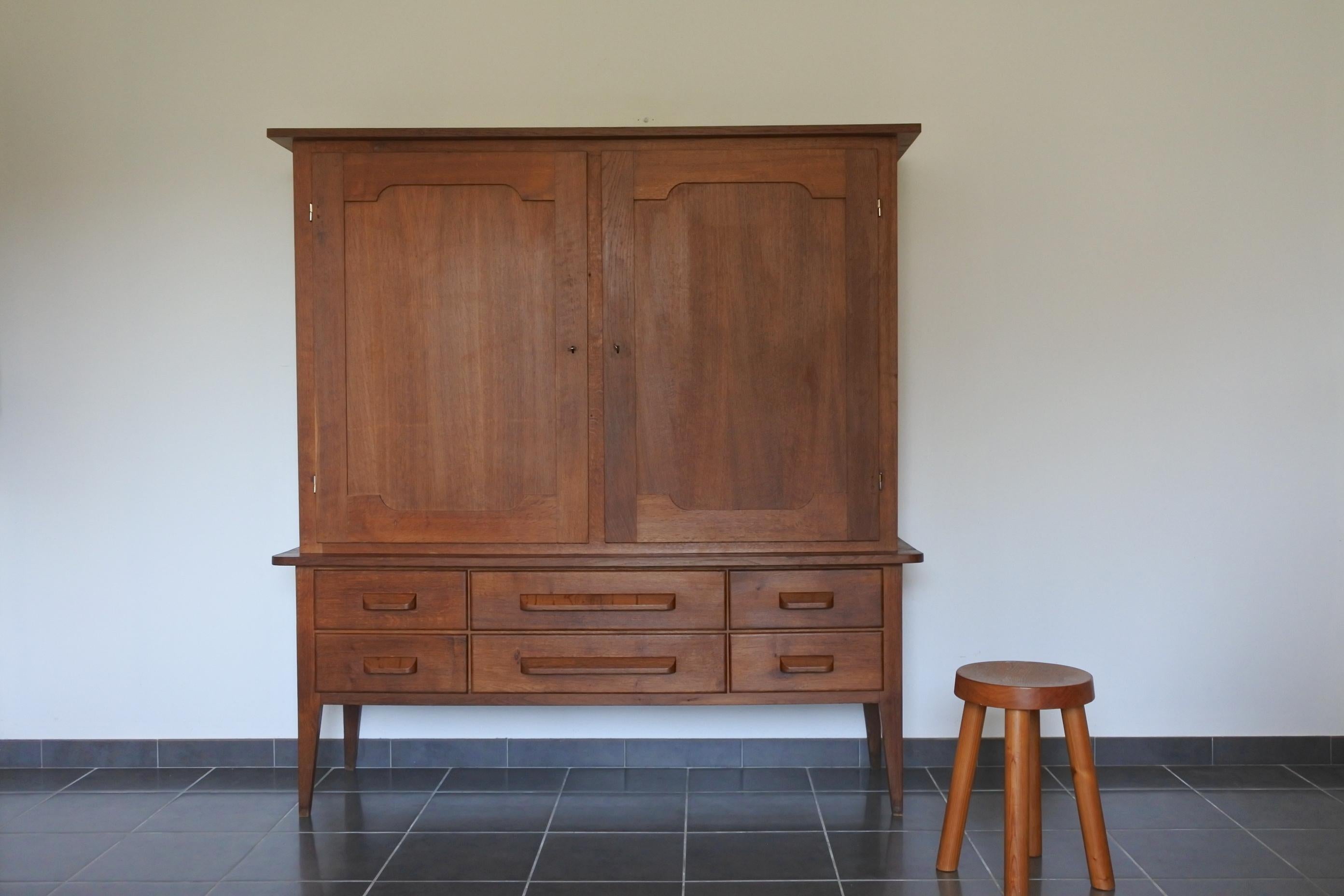 Cabinet en chêne de Ren Gabriel, France, fin des années 1940 en vente 2