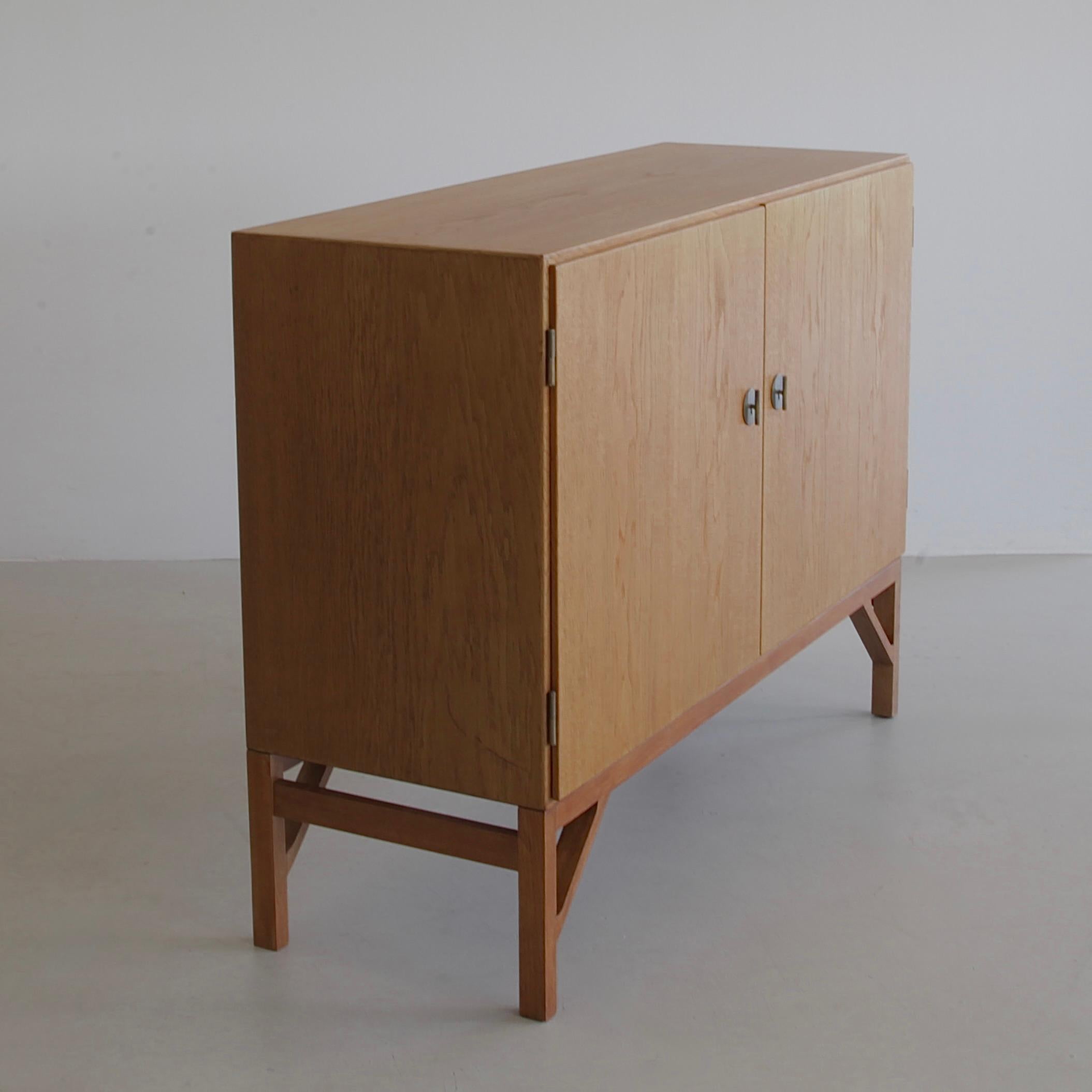 Eichenschrank entworfen von Børge Mogensen, FDB Møbler 1960er Jahre (Holz) im Angebot