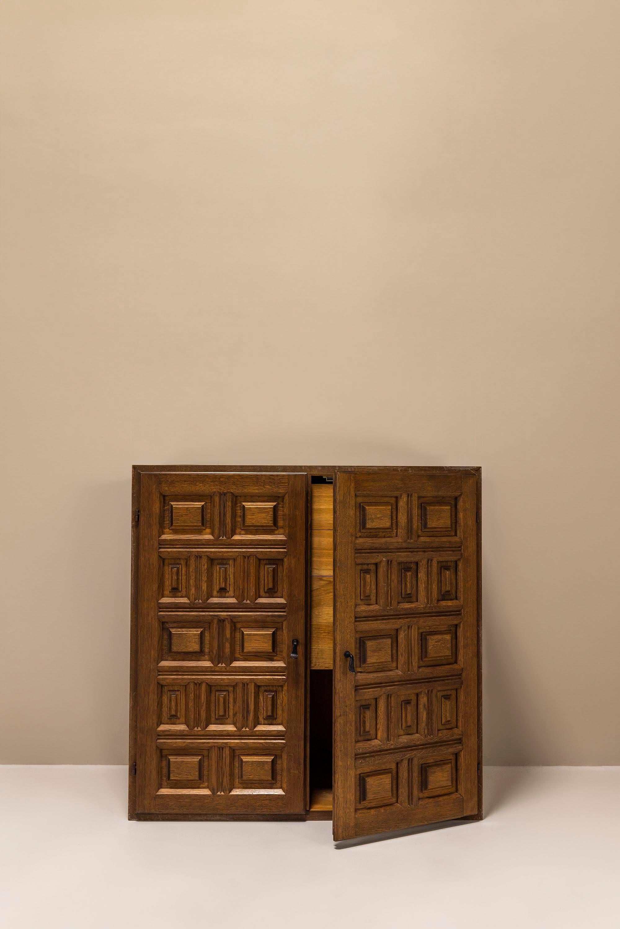 Oak Cabinet in Spanish Brutalist Style, 1970s In Good Condition In Hellouw, NL