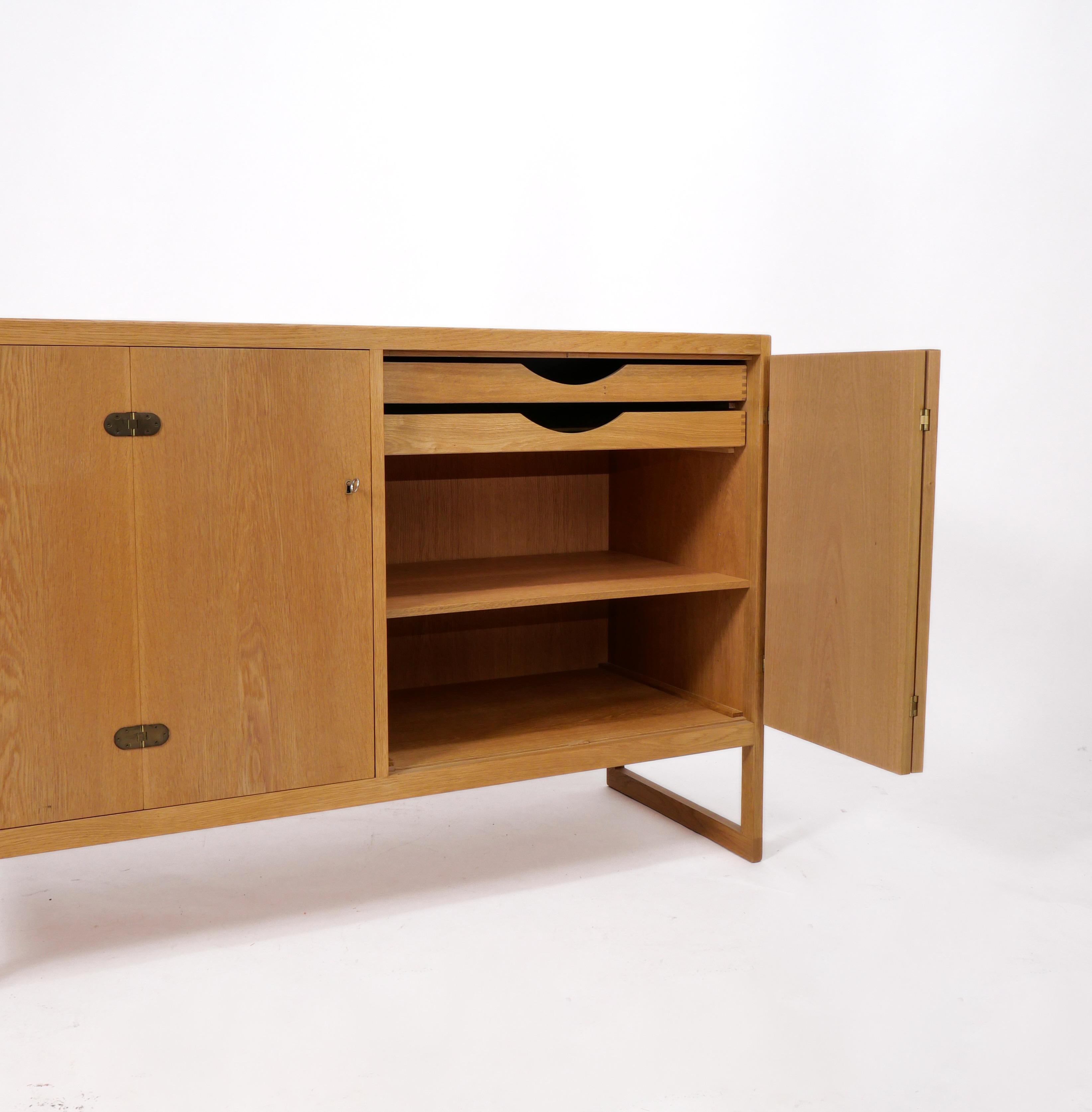 Scandinavian Modern Oak cabinet model BM57 Børge Mogensen for P. Lauritsen and Son