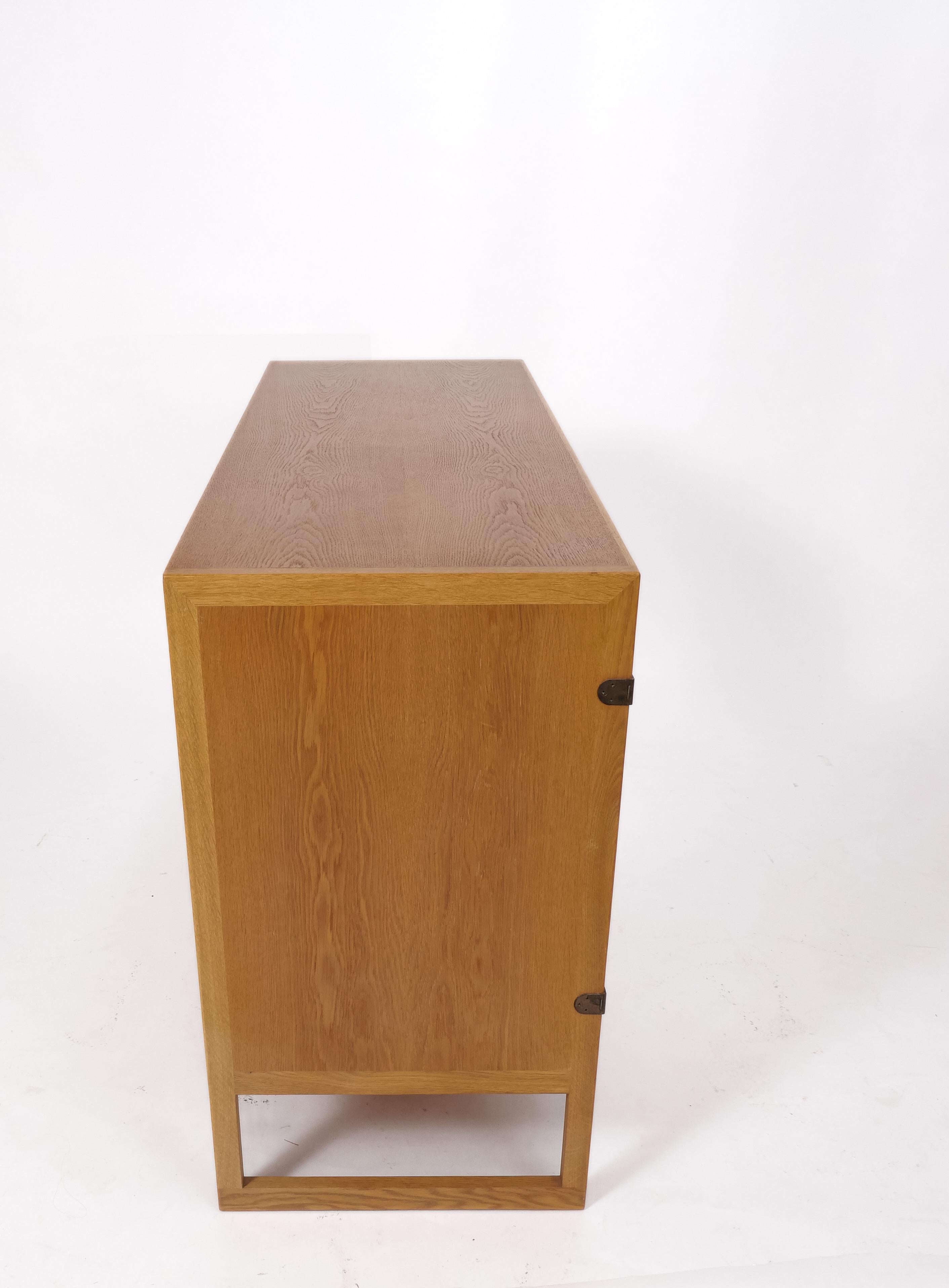 Oak cabinet model BM57 Børge Mogensen for P. Lauritsen and Son In Good Condition In Portland, OR