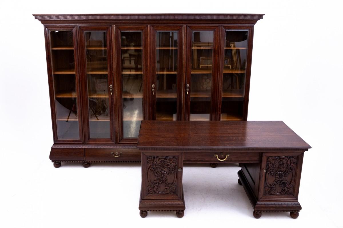 Antique office set from around 1920, Germany.

Furniture in very good condition, professionally renovated.

Dimensions:

Desk: height 77 cm / width 160 cm / depth 80 cm

Library: height 194 cm / width 294 cm / depth 53 cm