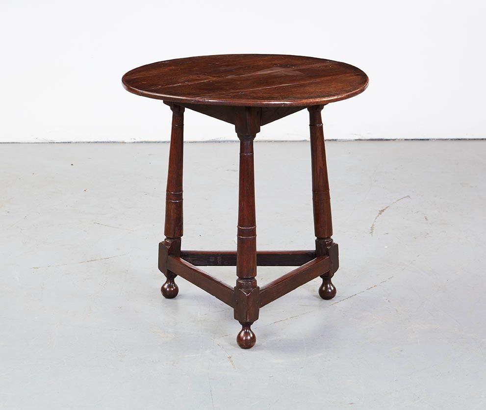 Oak Cannon Barrel Cricket Table In Good Condition For Sale In Greenwich, CT