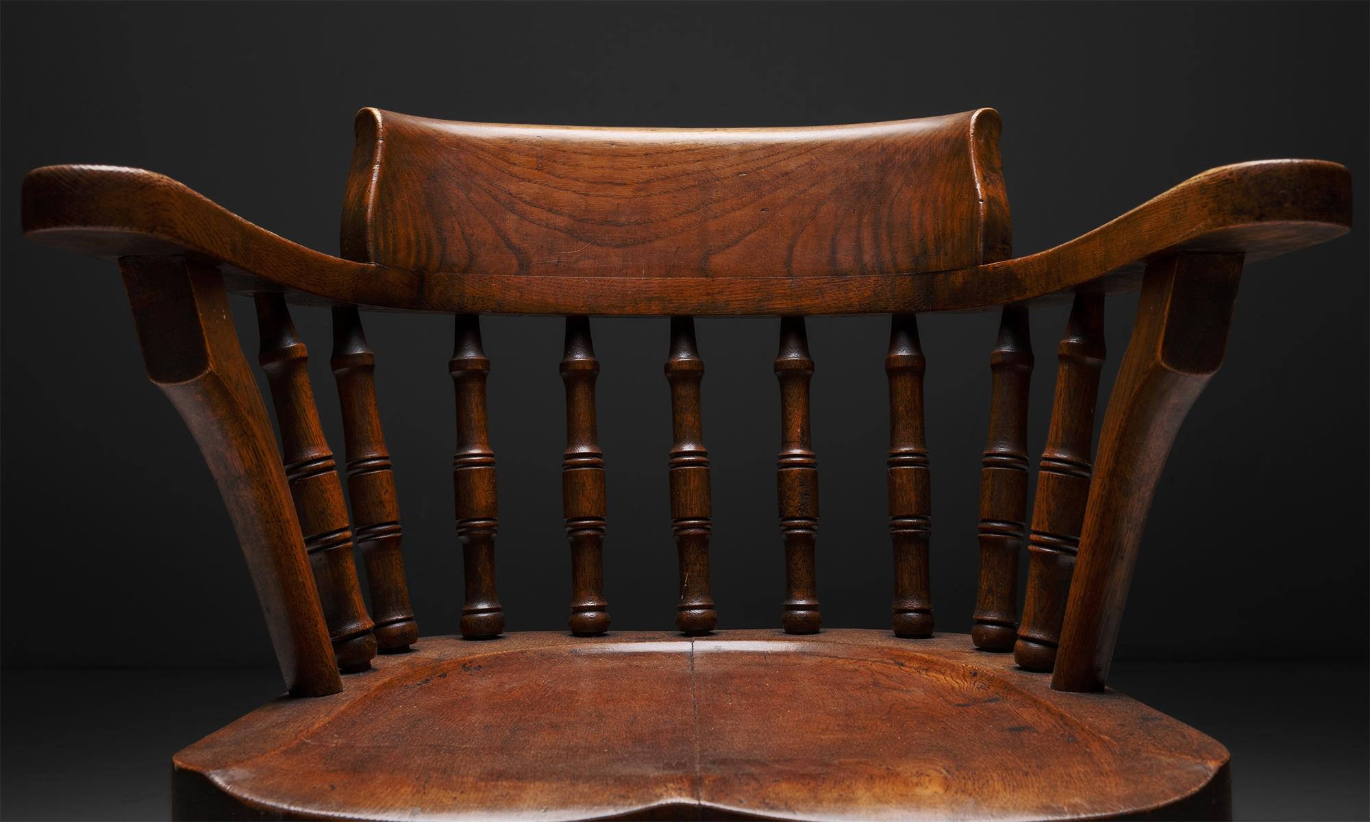 Oak Captain's Chair, England, circa 1890 In Good Condition For Sale In Culver City, CA