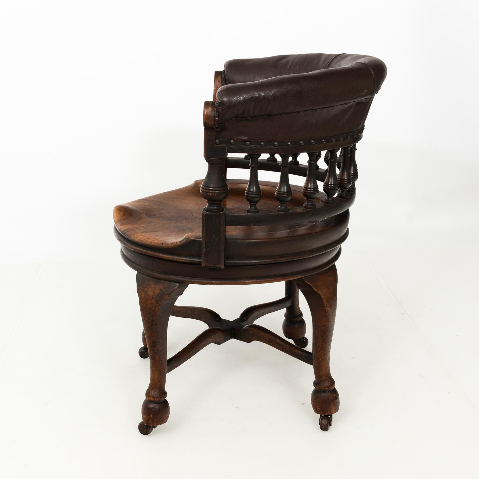 Oak Captain's Chair In Good Condition In Stamford, CT