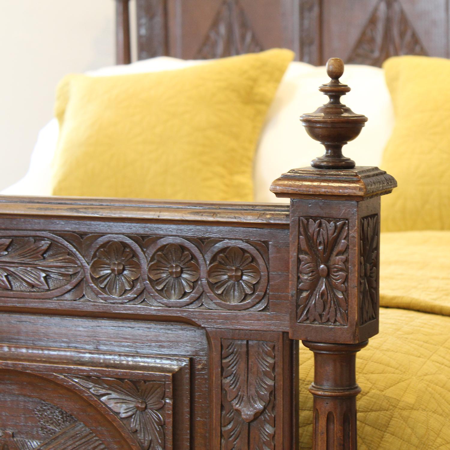 Oak Carved Antique Bed WK167 In Good Condition In Wrexham, GB