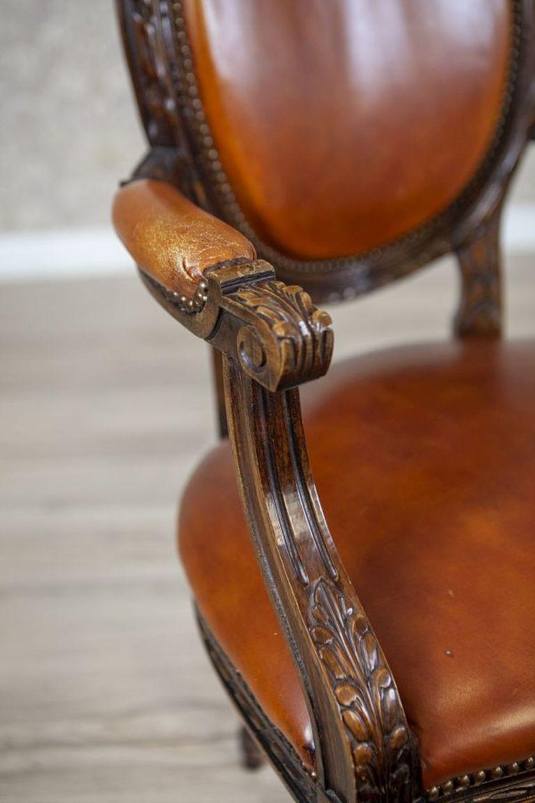 Oak Carved Armchair From the First Half of the 20th Century For Sale 5