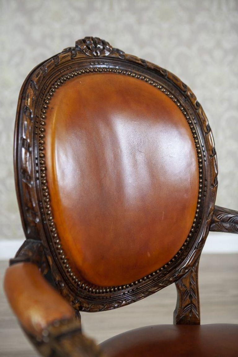 Oak Carved Armchair From the First Half of the 20th Century For Sale 1