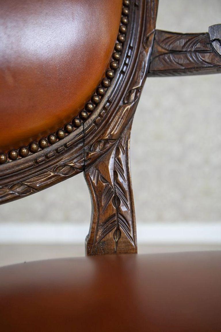 Oak Carved Armchair From the First Half of the 20th Century For Sale 3