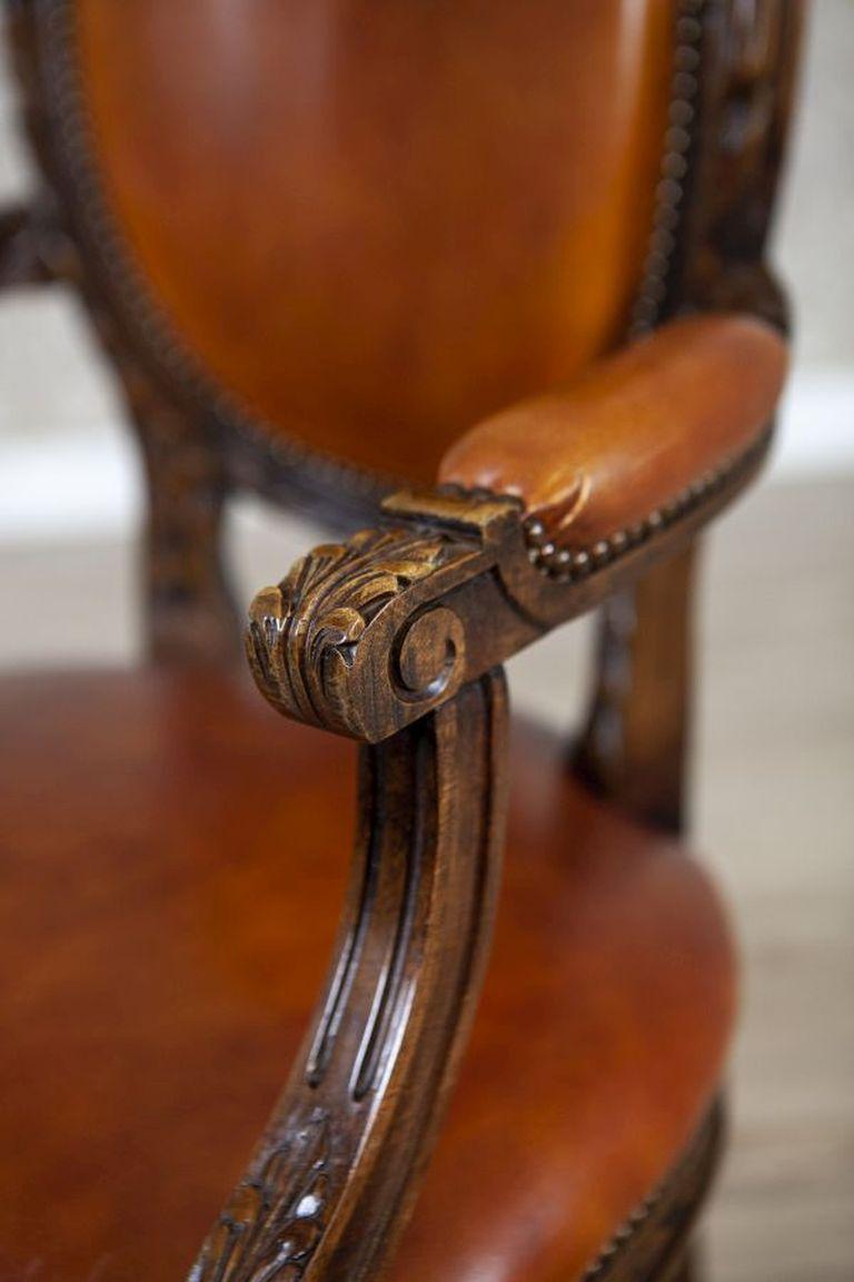 Oak Carved Armchair From the First Half of the 20th Century For Sale 4