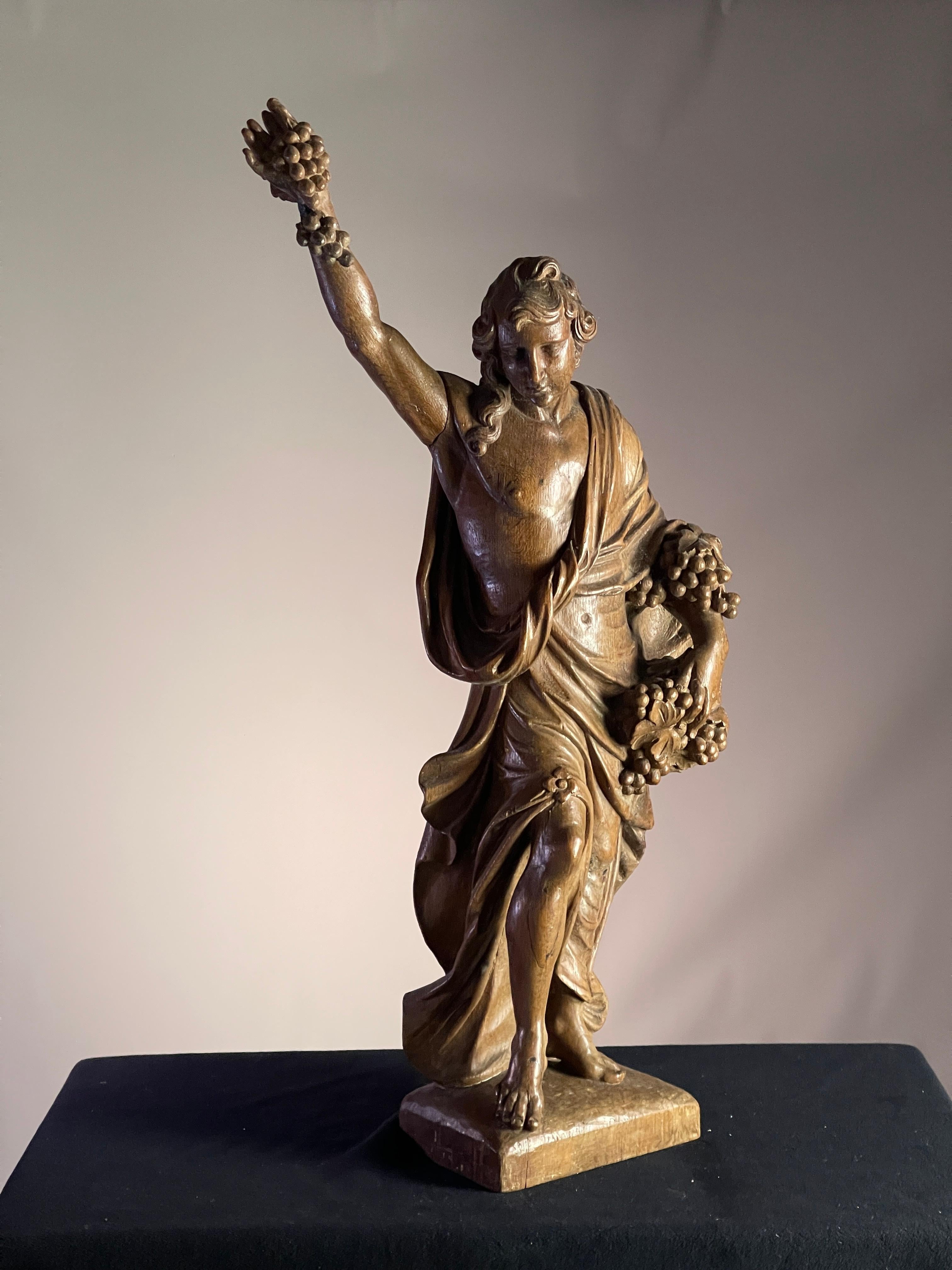 Sculpture en chêne de Bacchus, dieu du vin Circa 1700, excellent état de couleur et de patine

taille 110 cm de haut 50 cm de large 22 cm de profondeur