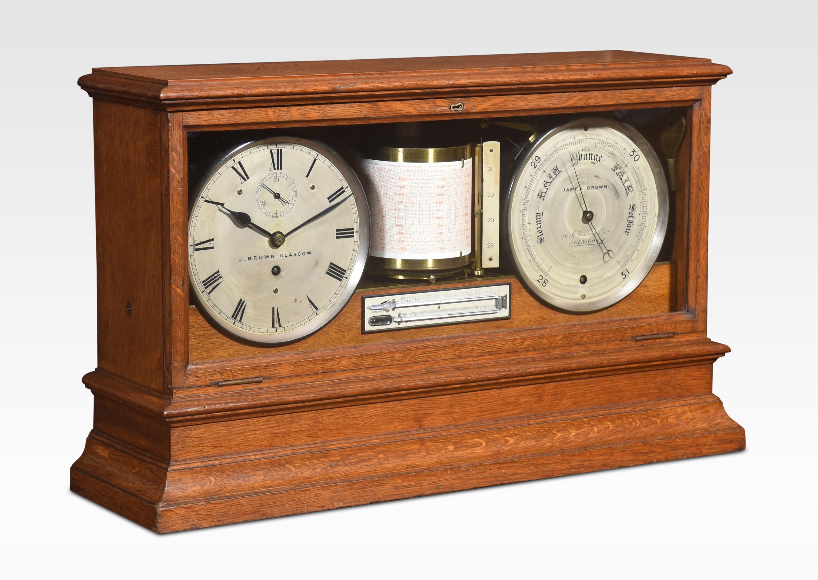 Wetterstation im Eichengehäuse von James Brown Glasgow mit versilberten Ziffernblättern, bestehend aus einer Uhr mit römischen Ziffern und Sekundenskala, einem Barometer und einem zentralen Barographen über einem Thermometer, in einem verglasten