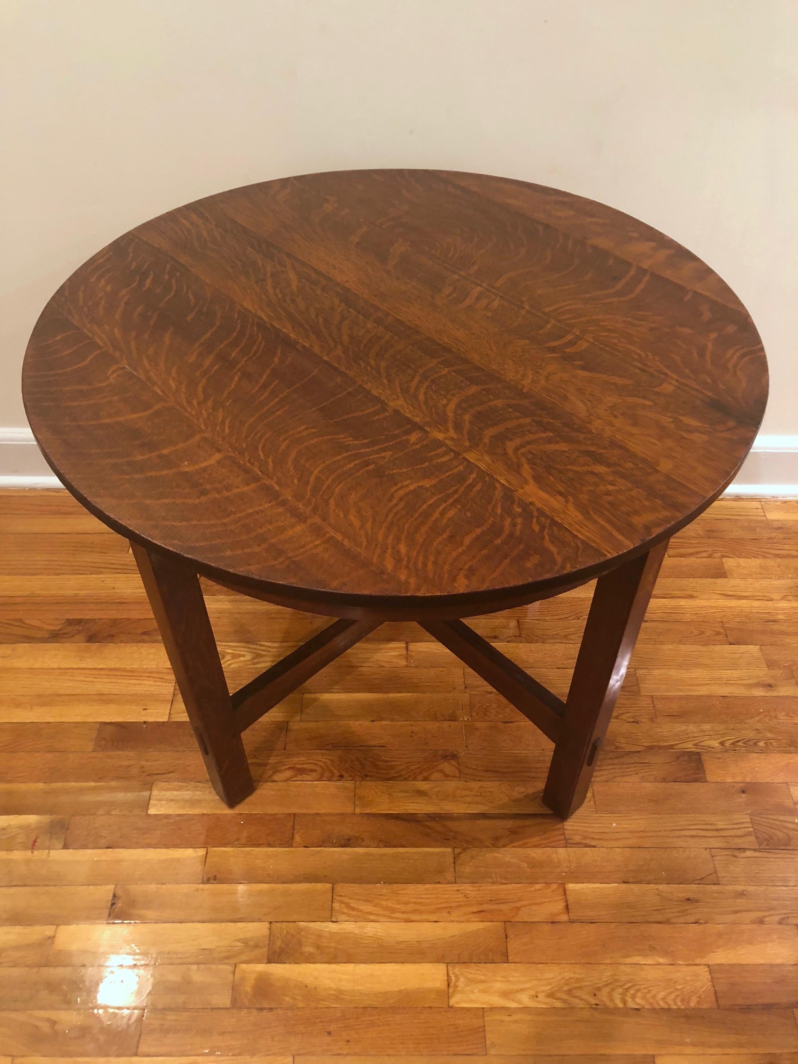 Oak Center or Dining Table by Stickley, USA C. 1910 In Good Condition In Jersey City, NJ