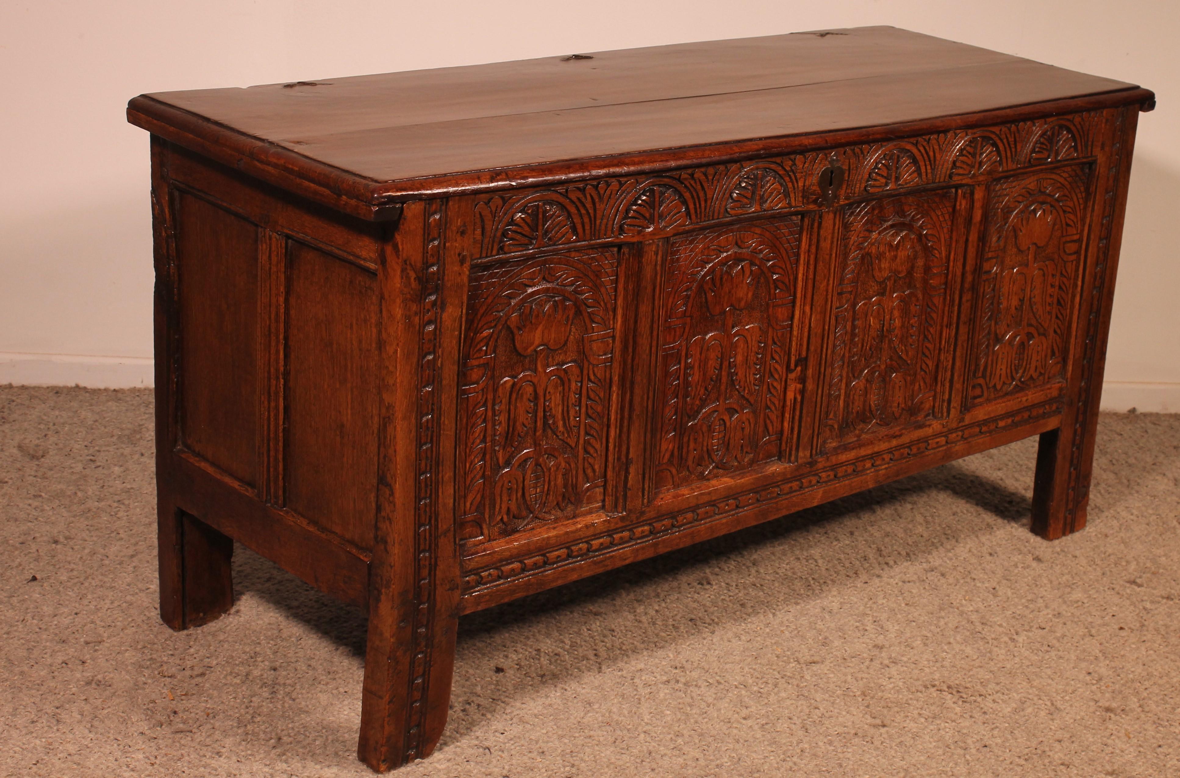 Oak Chest From 17th Century 4 Panels For Sale 4