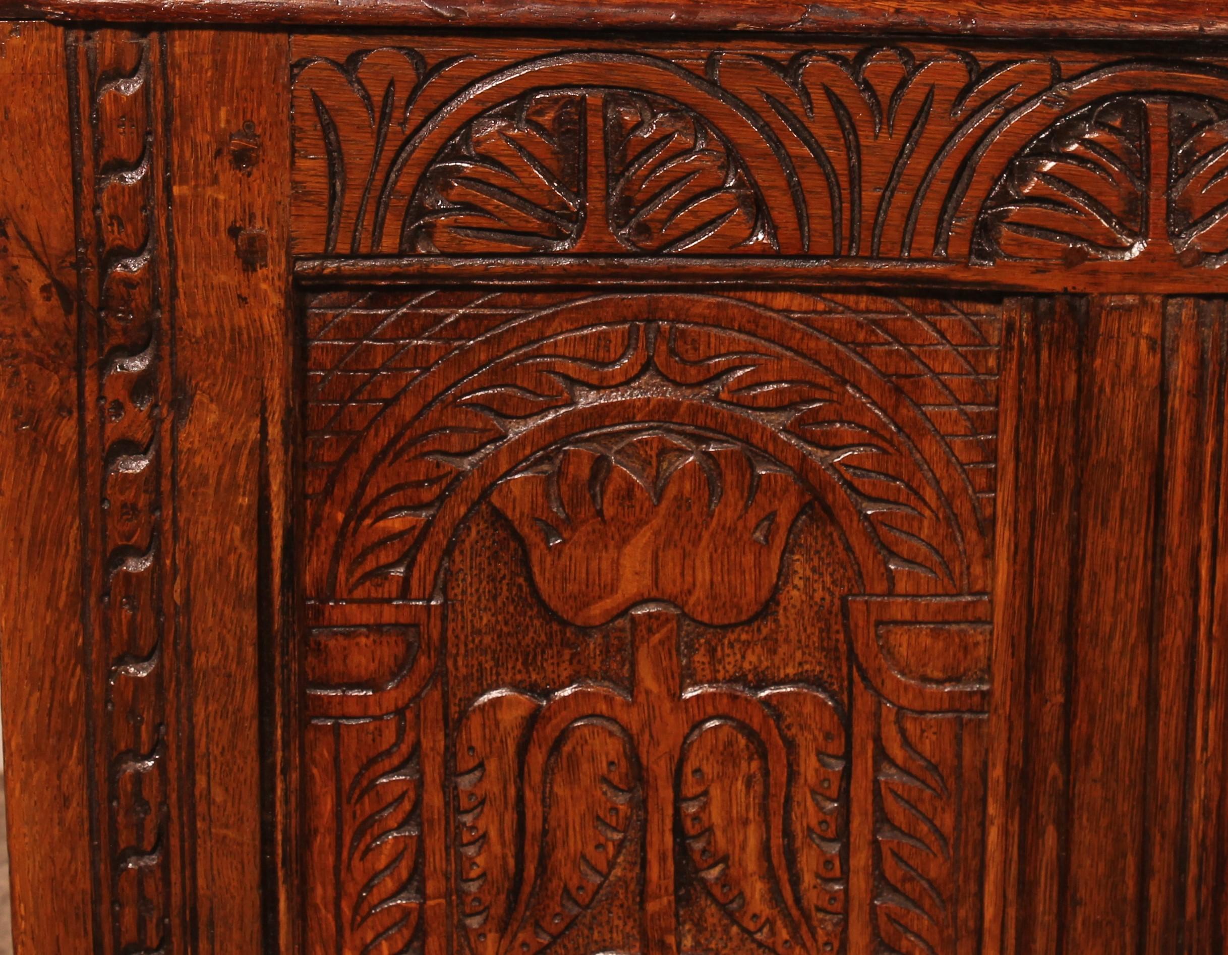 Oak Chest From 17th Century 4 Panels In Good Condition For Sale In Brussels, Brussels