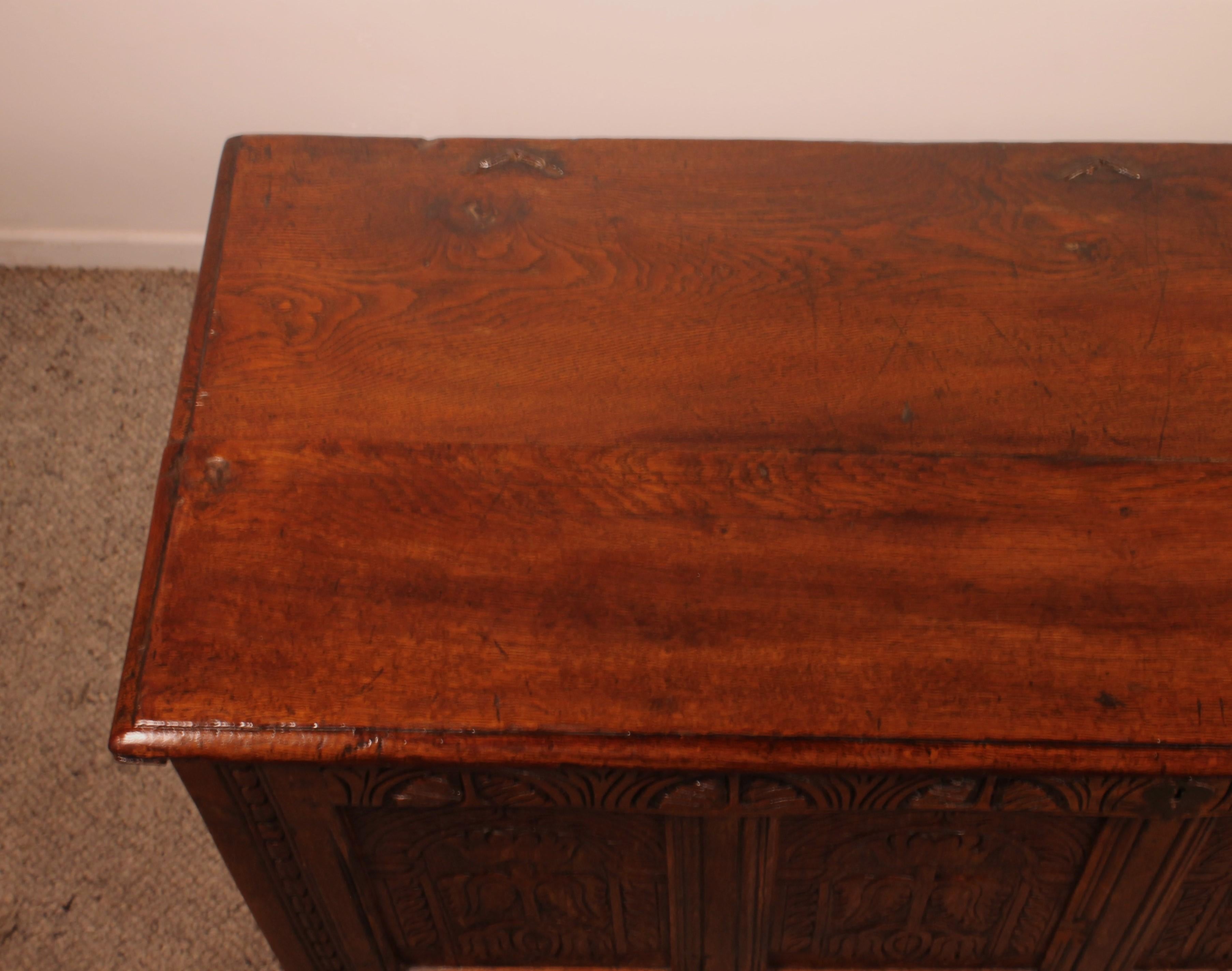 Oak Chest From 17th Century 4 Panels For Sale 3