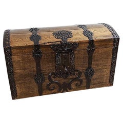 Coffre en Oak de la fin du 18ème siècle avec des accessoires en fer