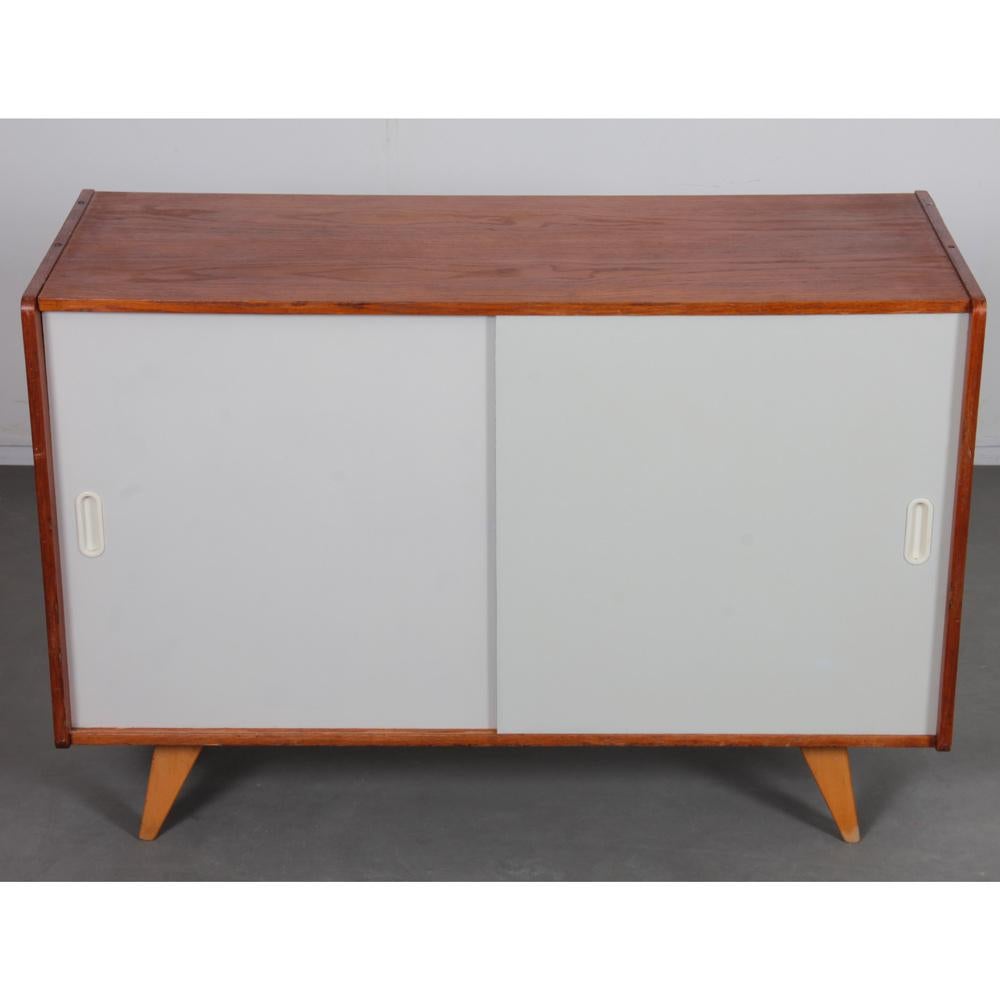 Cassapanca in Oak, modello U-452 di Jiri Jiroutek, anni '60 In condizioni buone in vendita a MONTESSON, FR