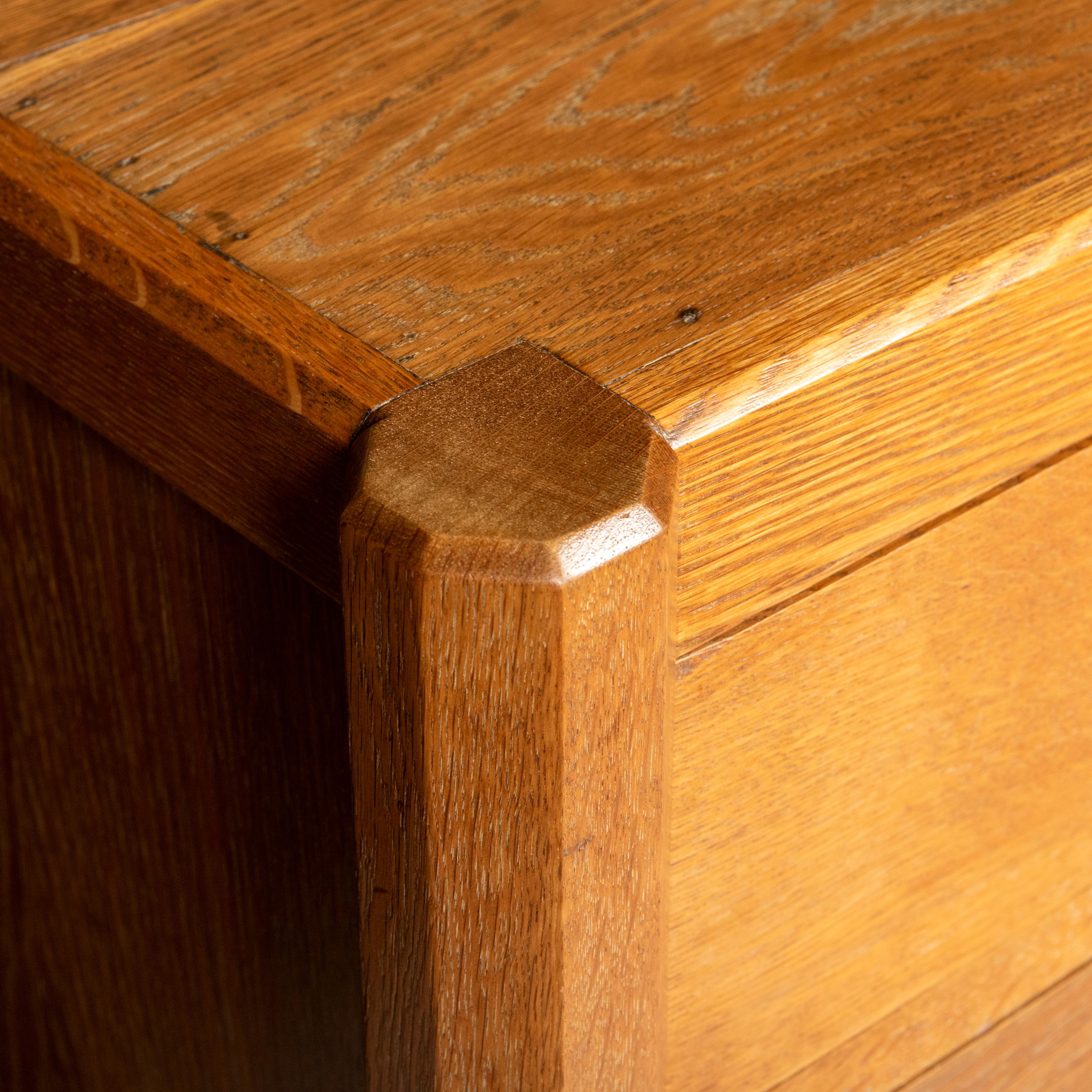 Oak Chest of Drawers by Gordon Russell, England circa 1930 In Good Condition In Knutsford, GB