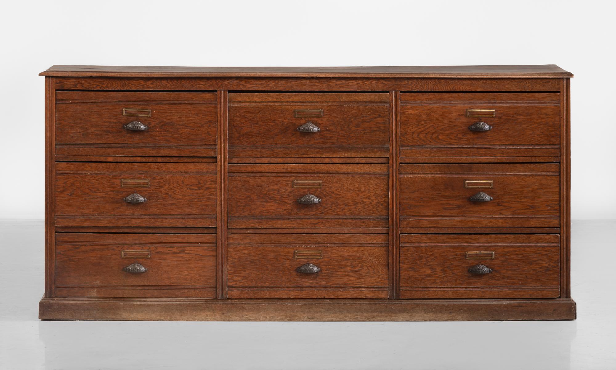 Oak chest of drawers, circa 1920

Beautifully constructed chest of oak with brass hardware.