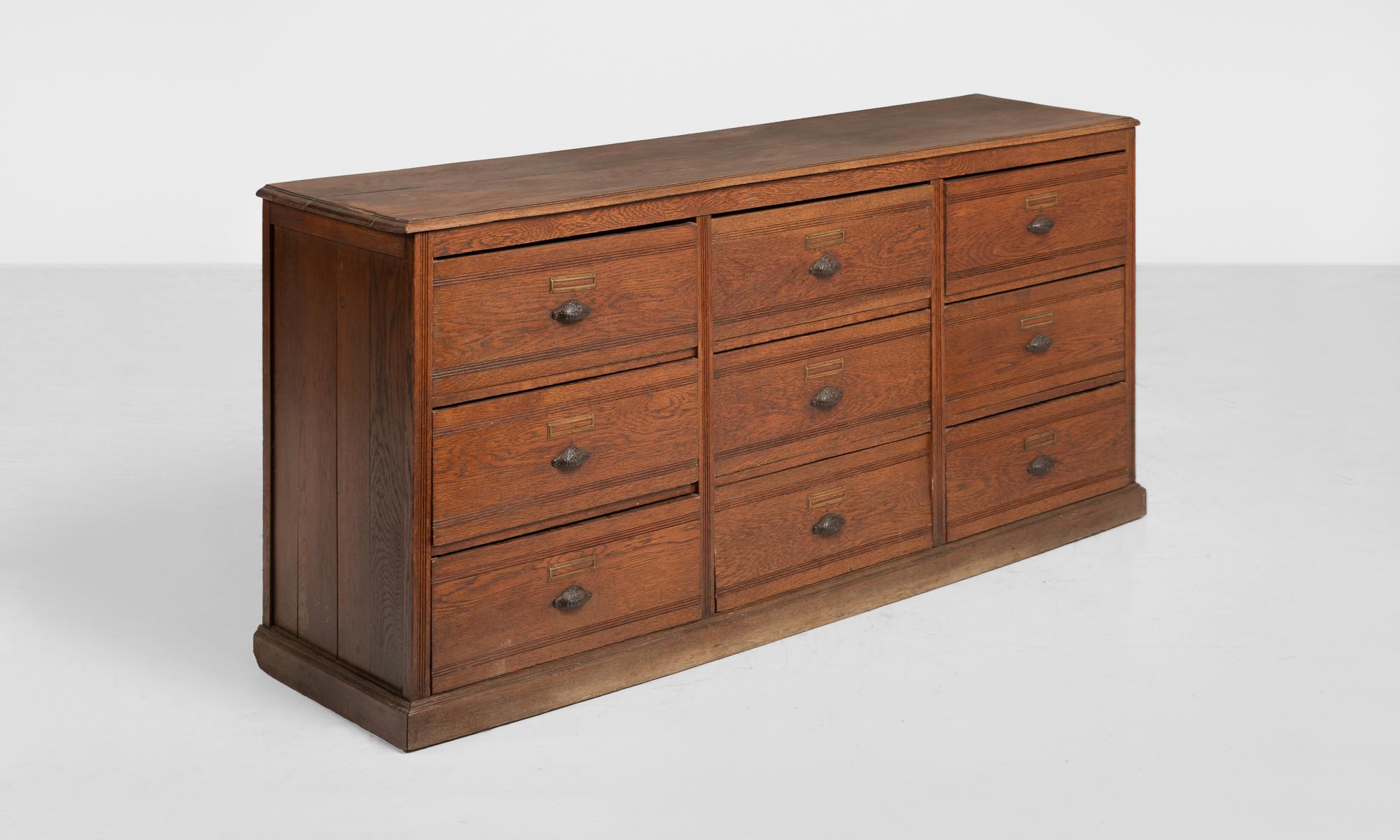 Oak Chest of Drawers, circa 1920 In Excellent Condition In Culver City, CA