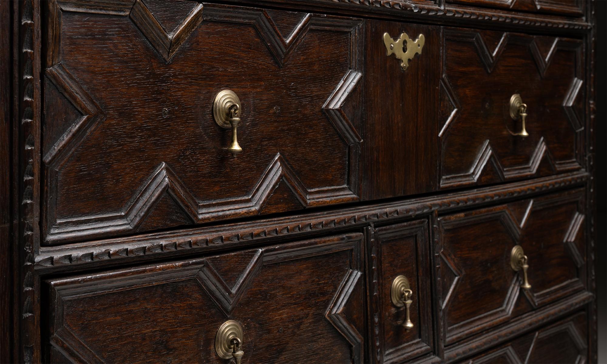 Late 18th Century Oak Chest of Drawers, England circa 1790 For Sale
