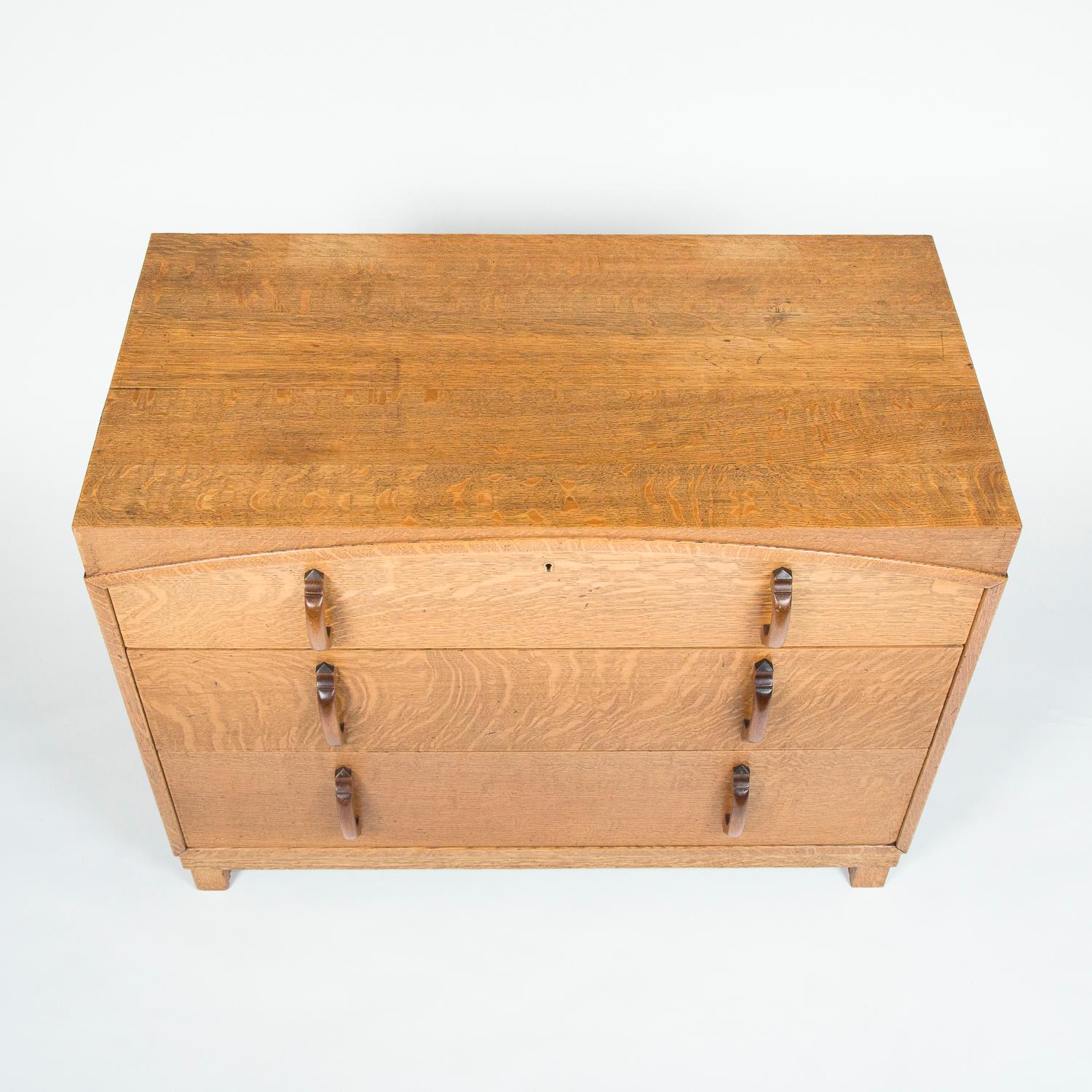 English Oak chest of drawers 